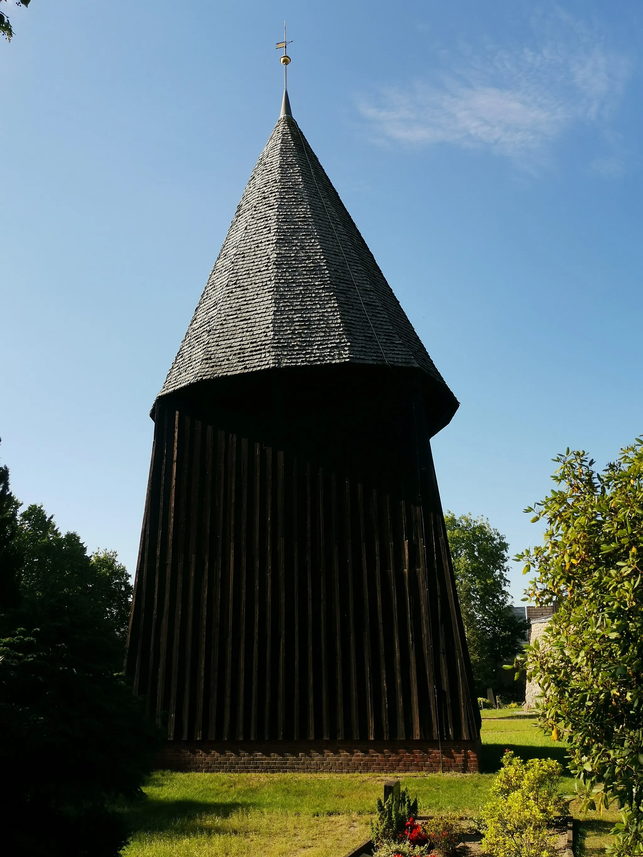 Photo showing: St. Andreas-Kirche in Weddingstedt