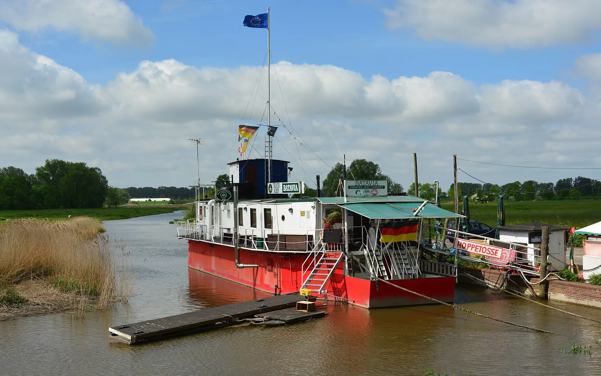 Photo showing: Das Teatherschiff Batavia auf der Wedeler Au in Wedel.