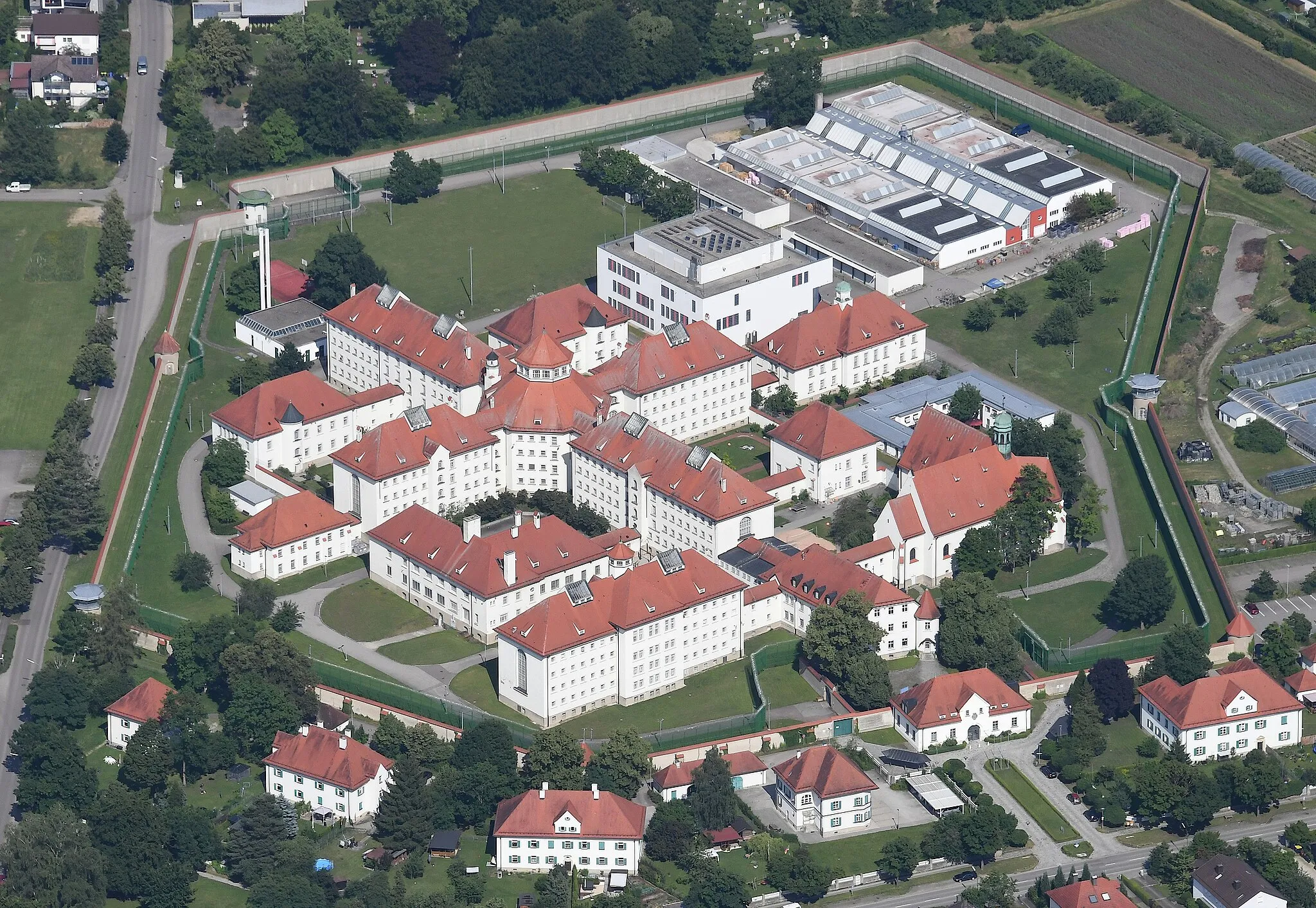 Photo showing: Aerial image of the Justizvollzugsanstalt Aichach