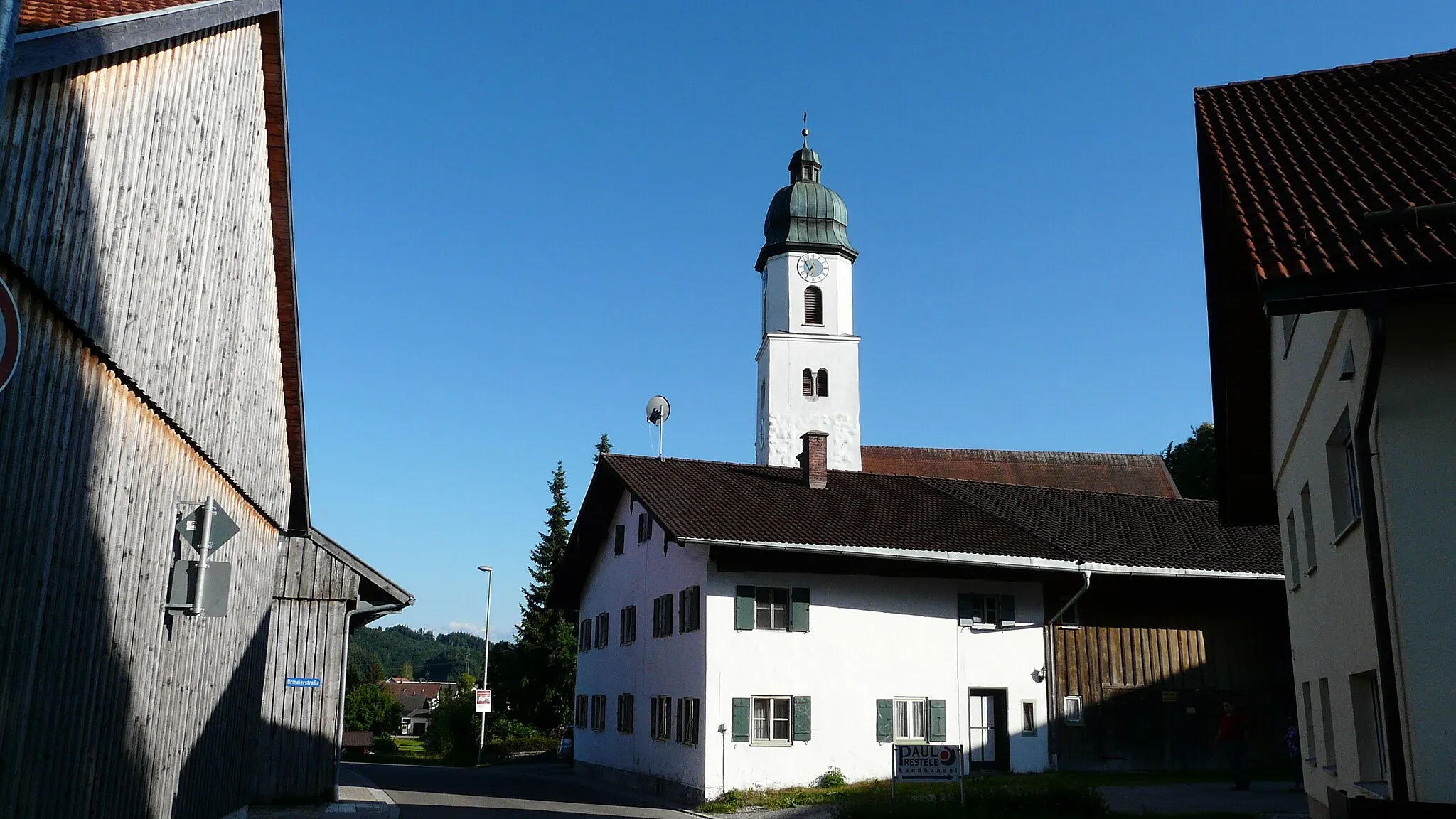 Photo showing: Mesnerhaus und Kirche in Bidingen