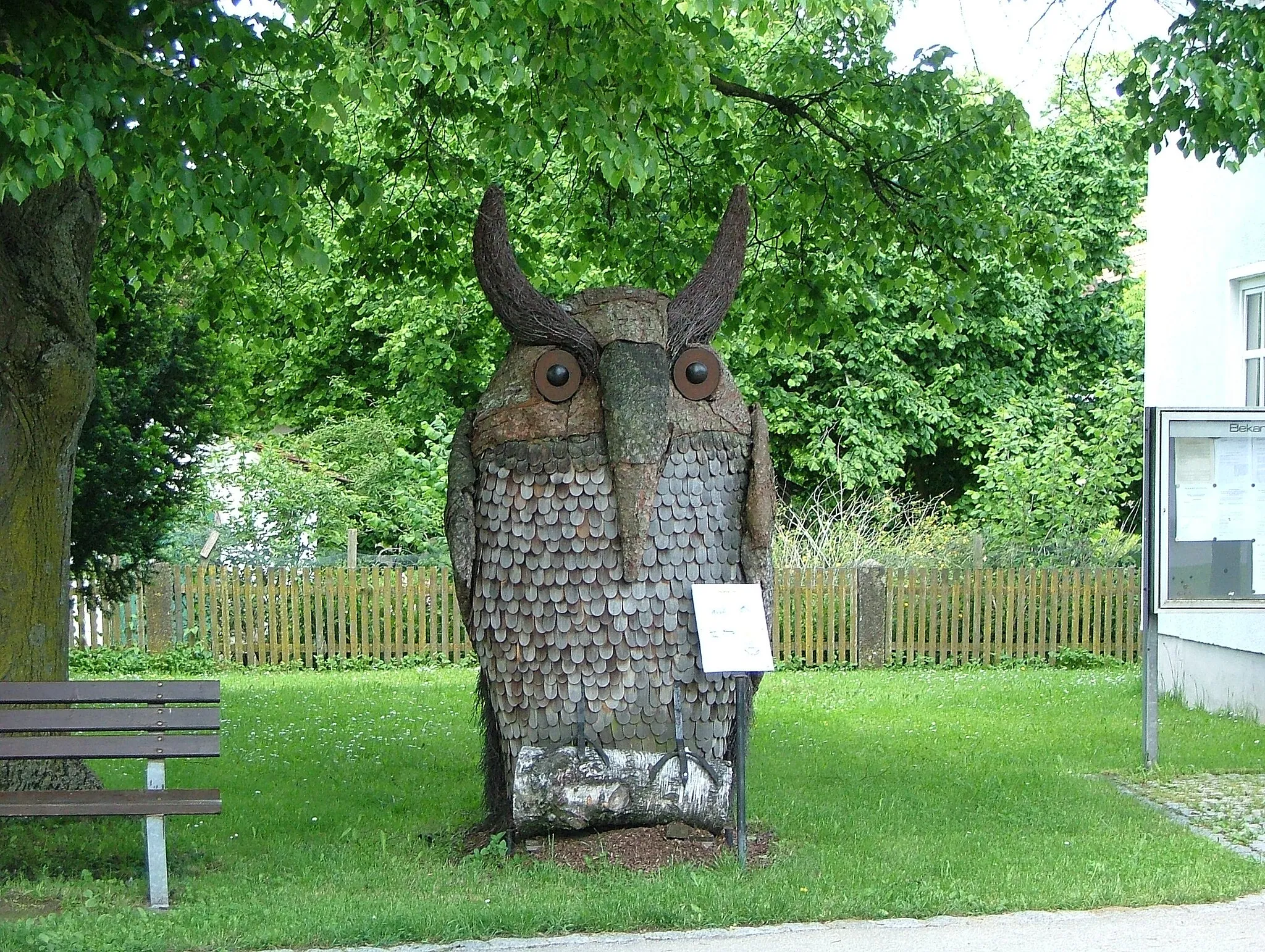 Photo showing: Die Eule das Logogramm der Molkerei- Lehr- und Versuchsanstalt Boos