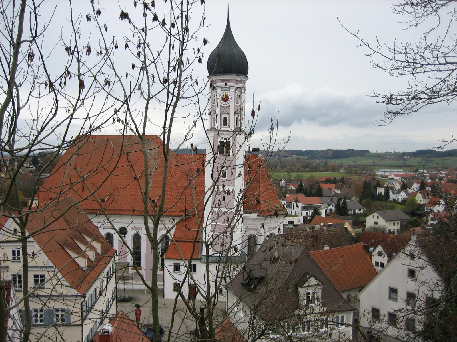 Photo showing: Burgau in Schwaben, Blick auf die Stadtpfarrkirche vom Schloss aus