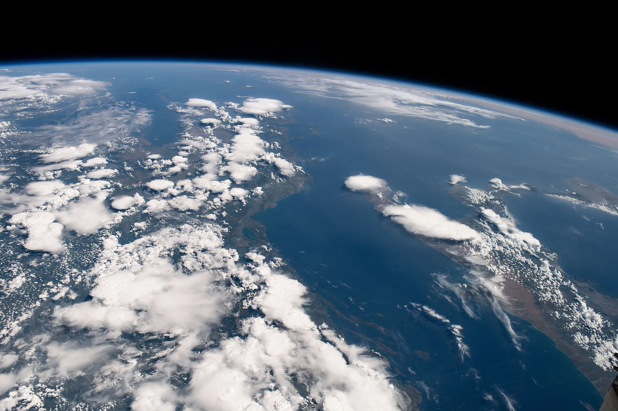 Photo showing: View of Earth taken during ISS Expedition 59.