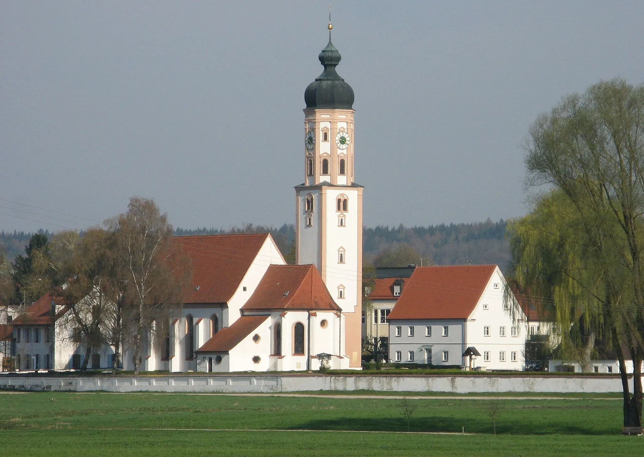 Photo showing: Horgau, view of St Martin's Parish Church from south-east.