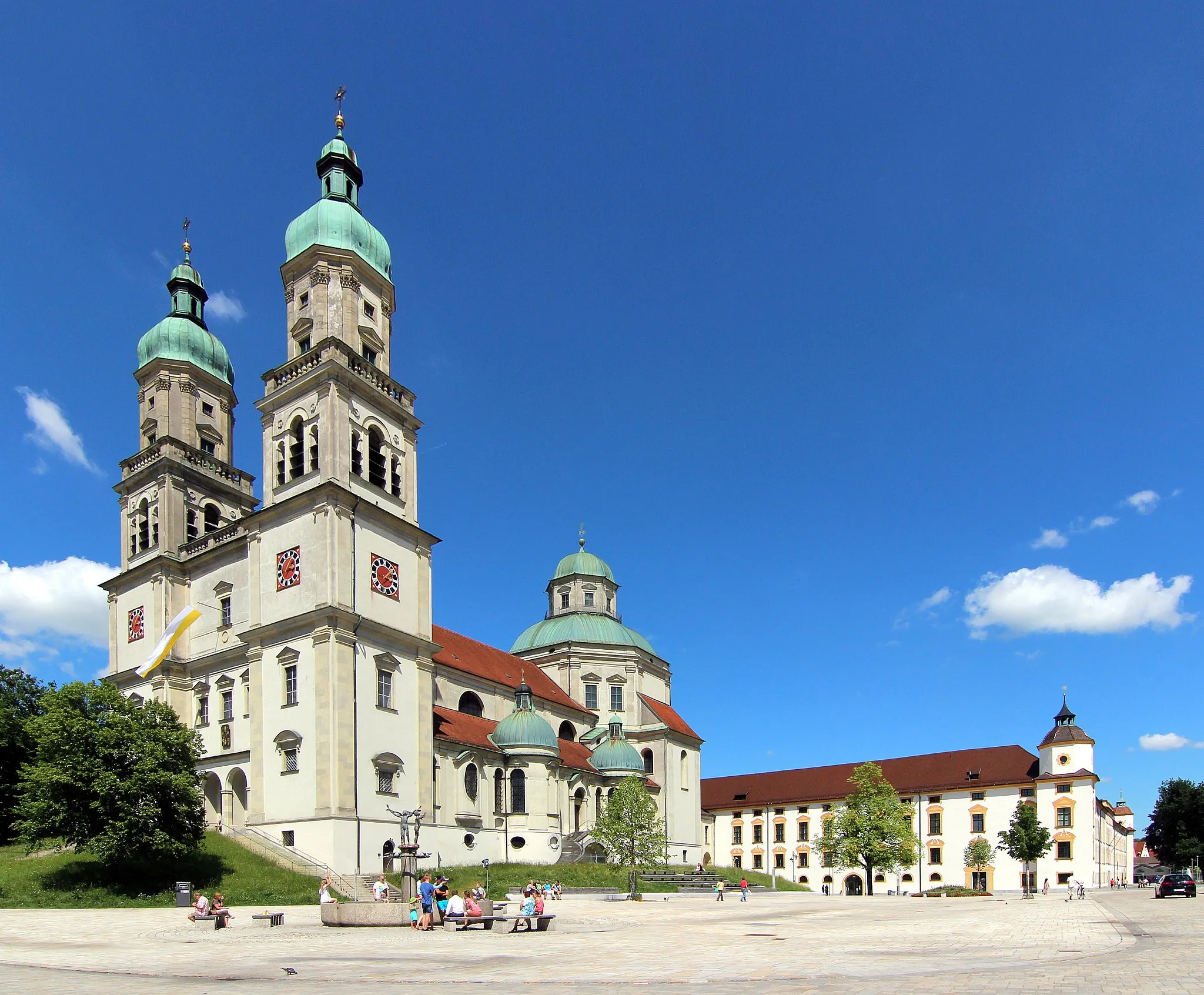 Photo showing: Hildegardplatz in Kempten: Basilika St. Lorenz und Fürstäbtliche Residenz