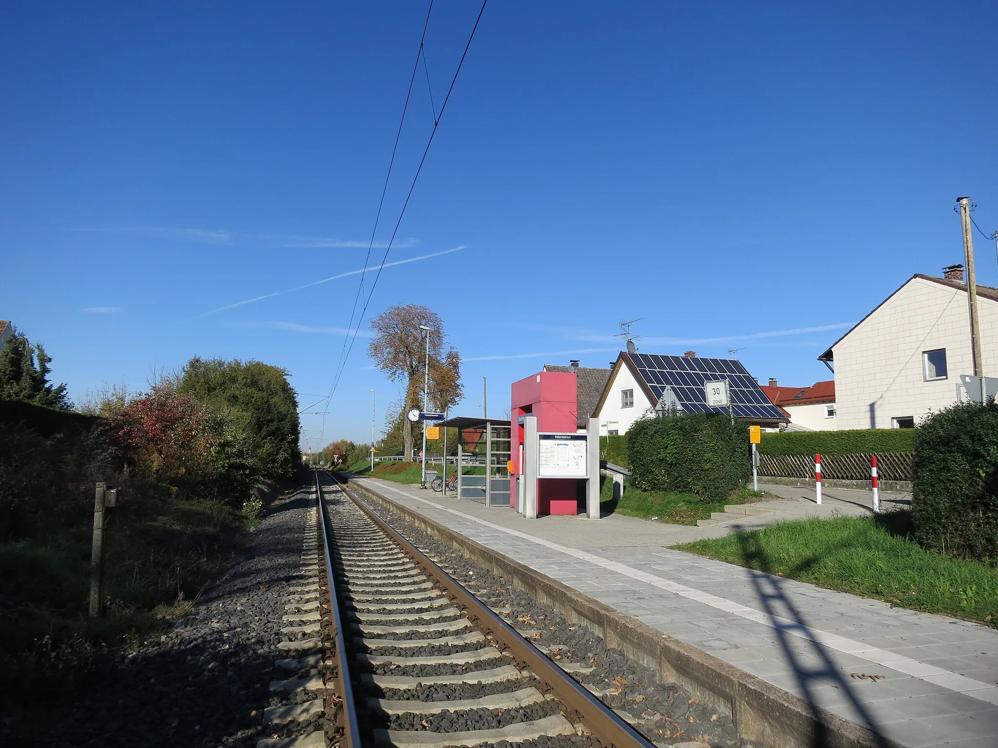 Photo showing: Seitenbahnsteig des Haltepunkts Merching an der Ammerseebahn