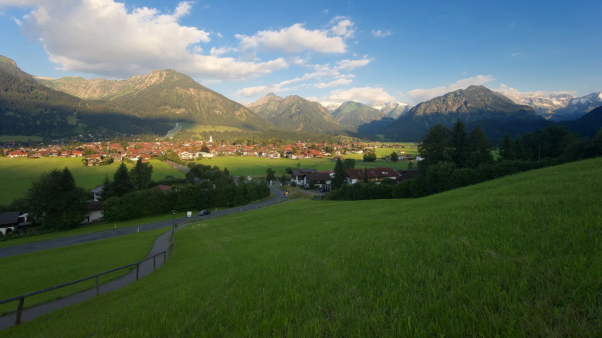Photo showing: Blick auf Oberstdorf im Allgäu im Sommer 2016