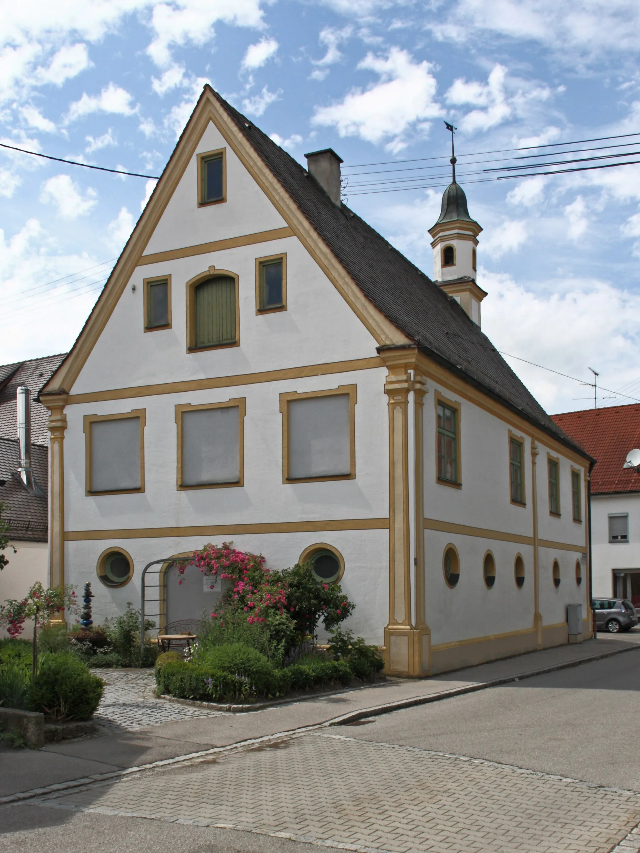 Photo showing: Südostansicht des jetzt als "Heimathaus" von den Freunden Pfaffenhausens genutzten Gebäudes