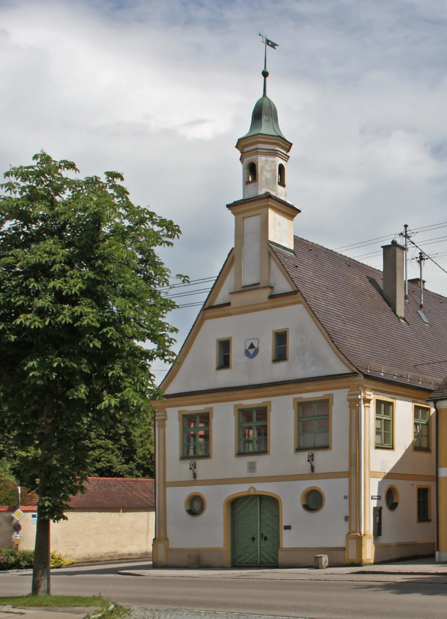 Photo showing: Nordwestansicht des alten Rathauses an der Hauptstraße 30