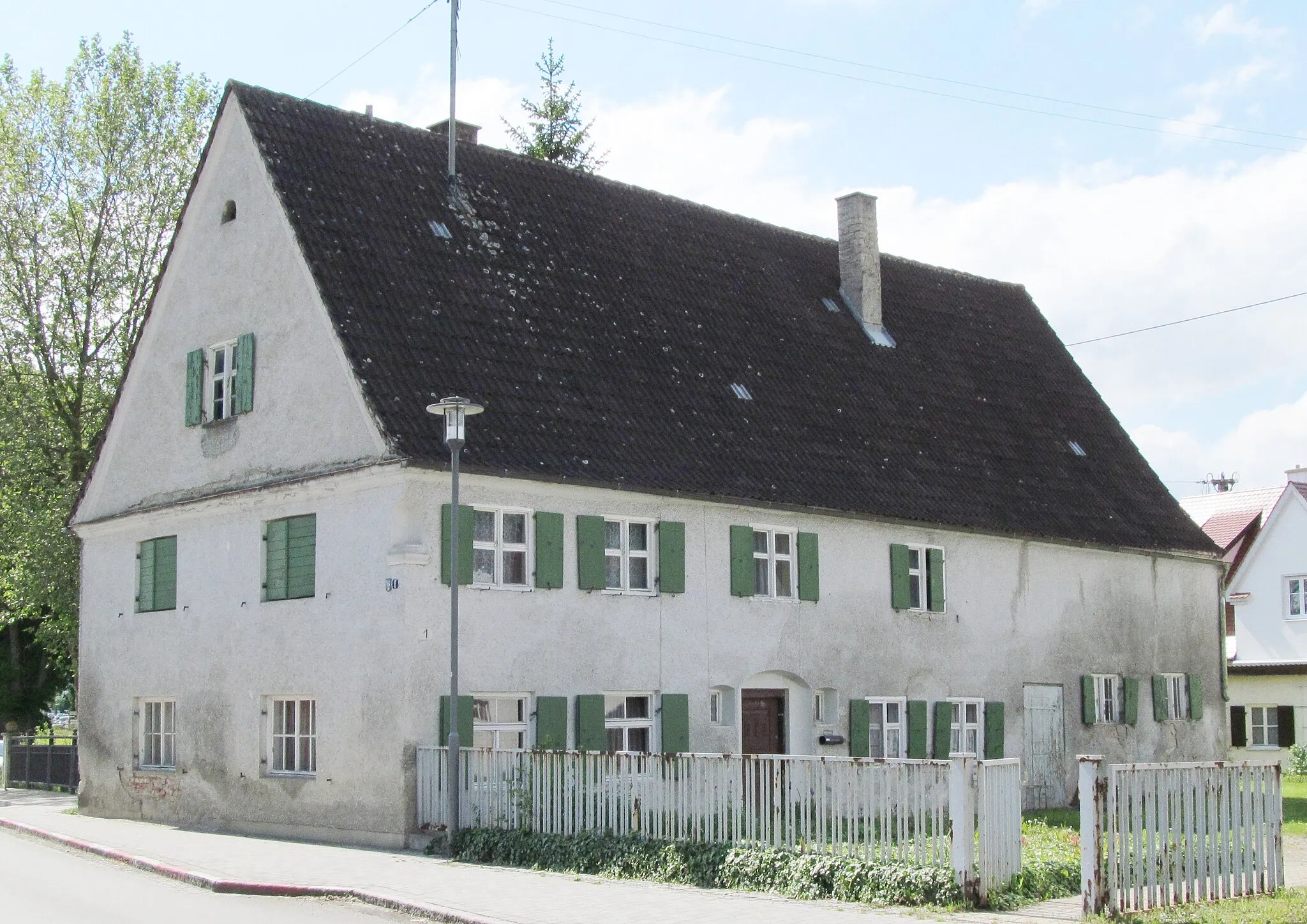 Photo showing: Ehemaliges Bauernhaus; Wiesenthalstraße 1, Thannhausen (Schwaben)