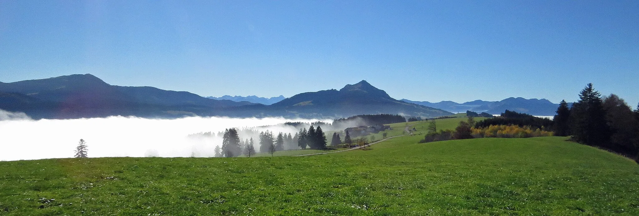 Photo showing: Ellegger Höhe (1100 m ü. NHN) bei Wertach mit Allgäuer Alpen