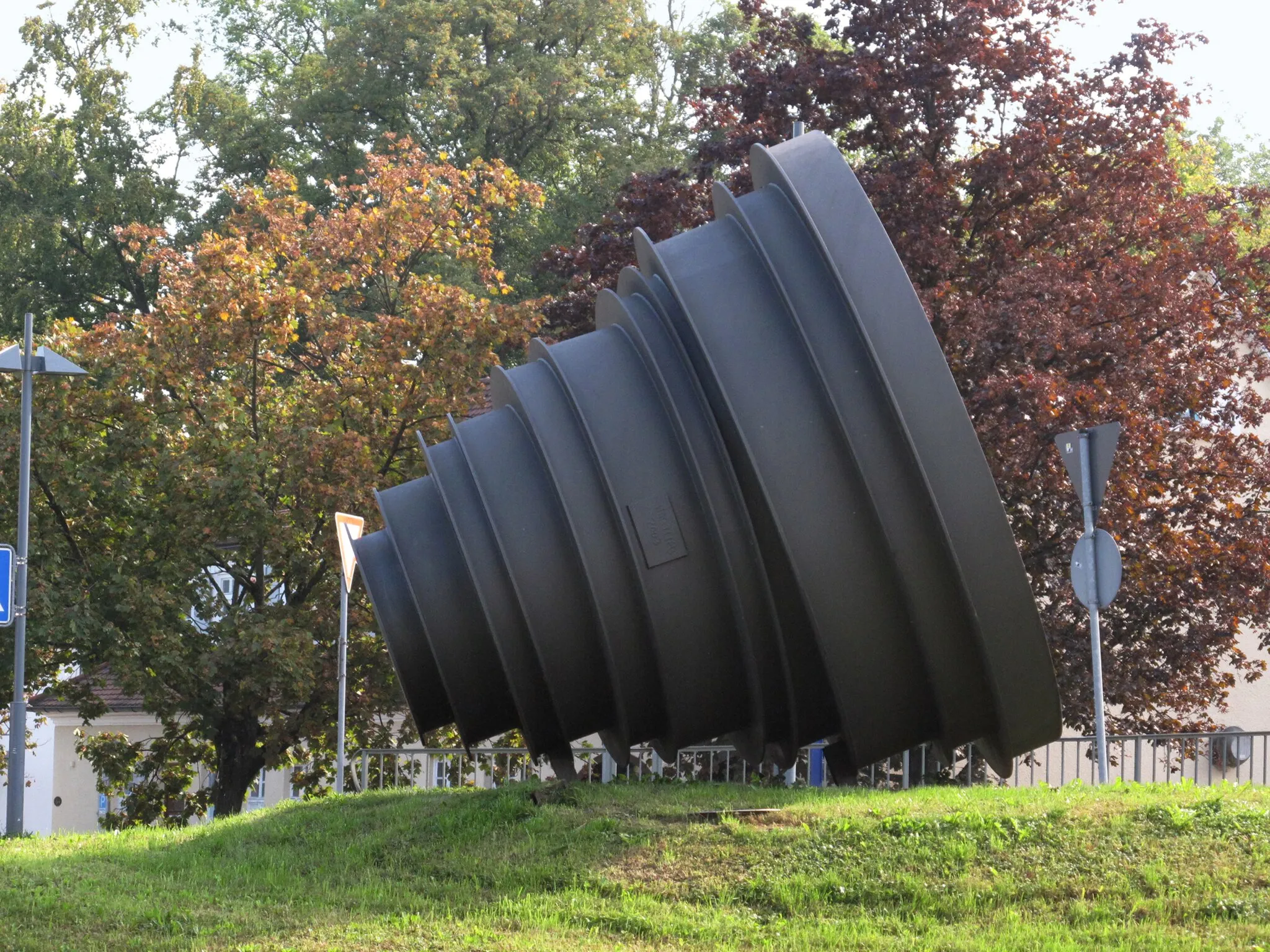 Photo showing: Ingrid Hartlieb, Der Empfänger, 2003, - Deutschland, Baden-Württemberg, Eislingen/Fils, Verkehrskreisel Haupt-/Schloß-/Schillerstraße