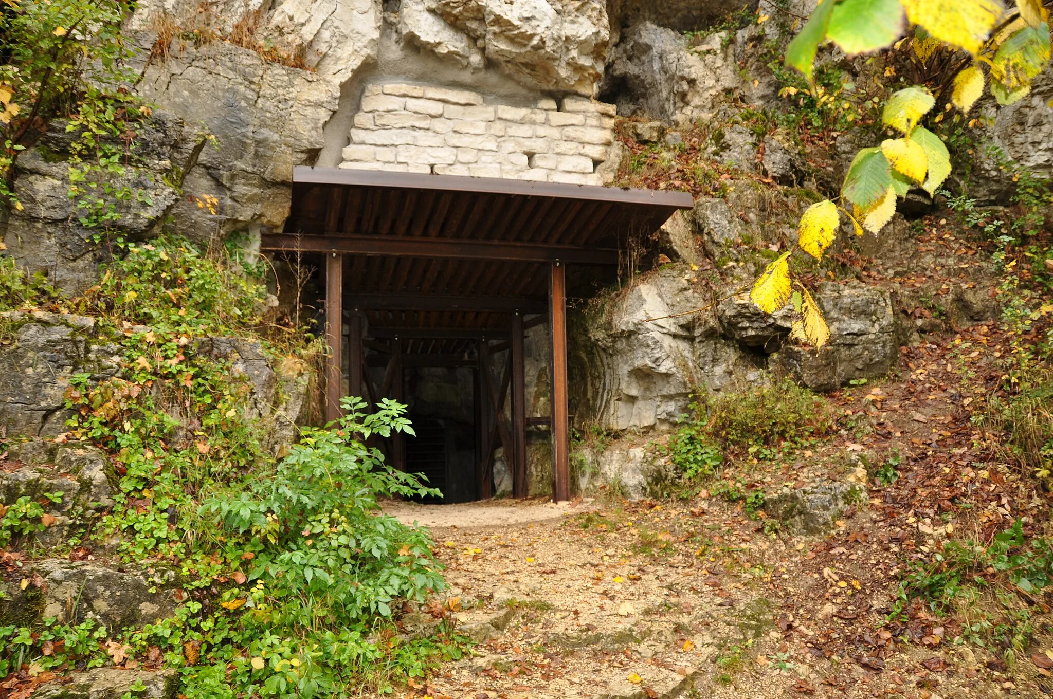 Photo showing: Entrance Gussmann cave