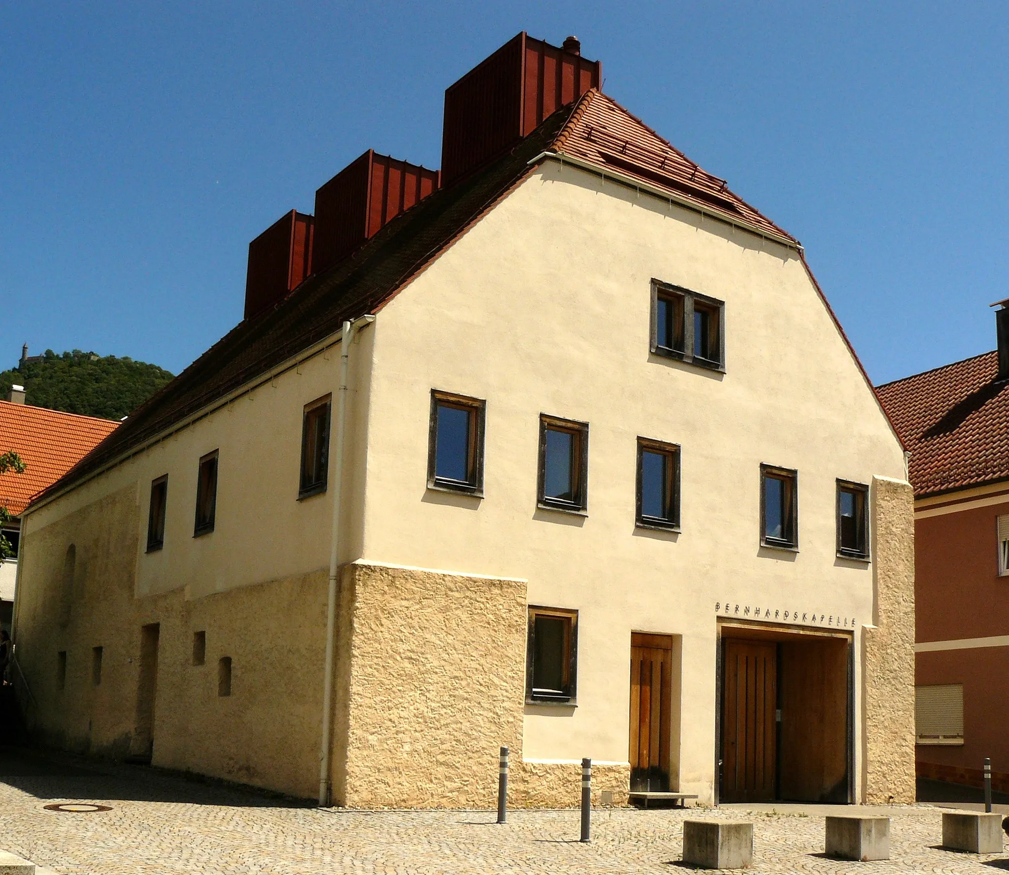 Photo showing: Die 2002 renovierte Berhardskapelle aus Owen