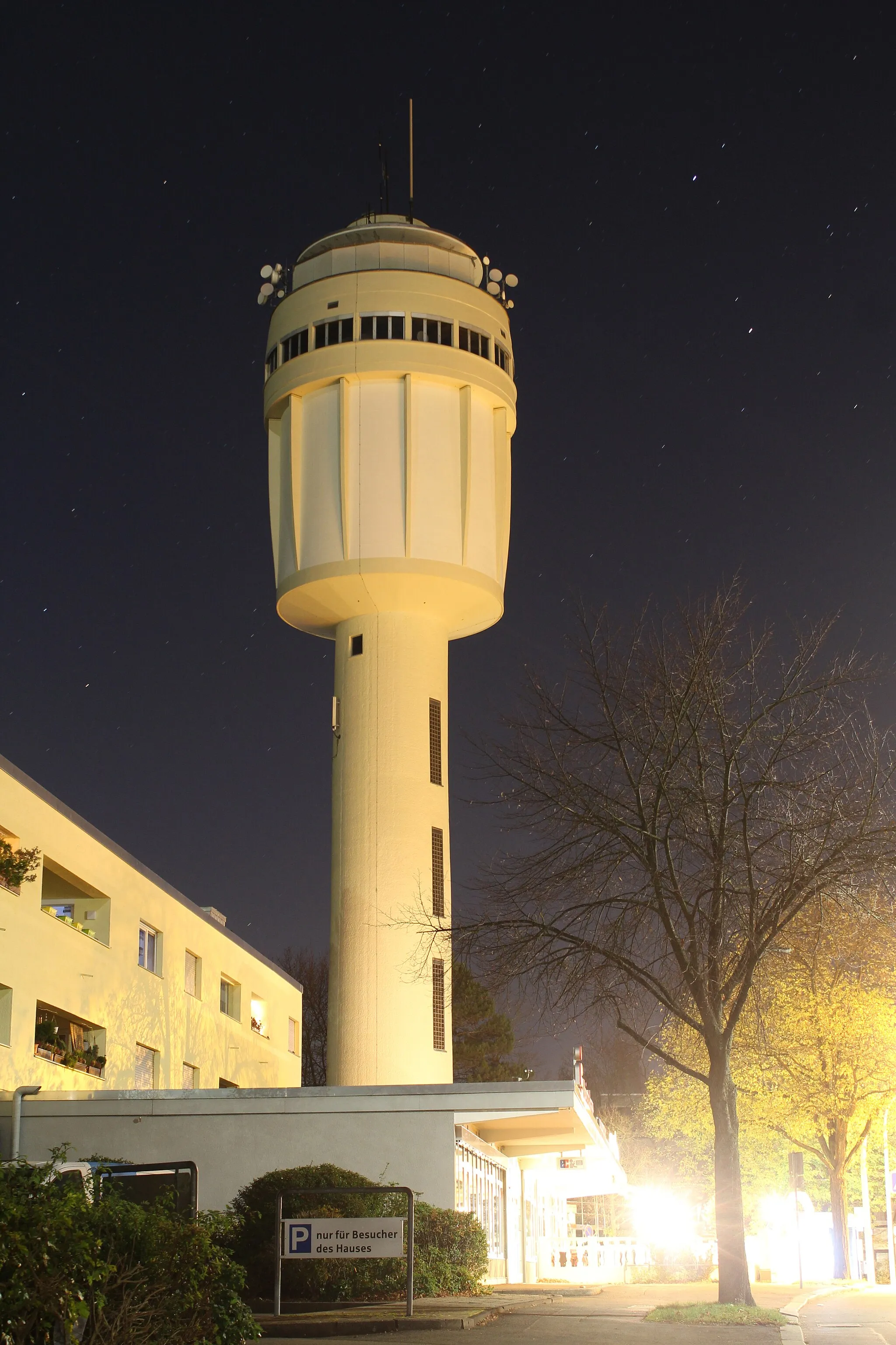 Photo showing: Goldbergturm bei Nacht Camera location 48° 42′ 01.32″ N, 9° 00′ 55.09″ E View this and other nearby images on: OpenStreetMap 48.700367;    9.015304