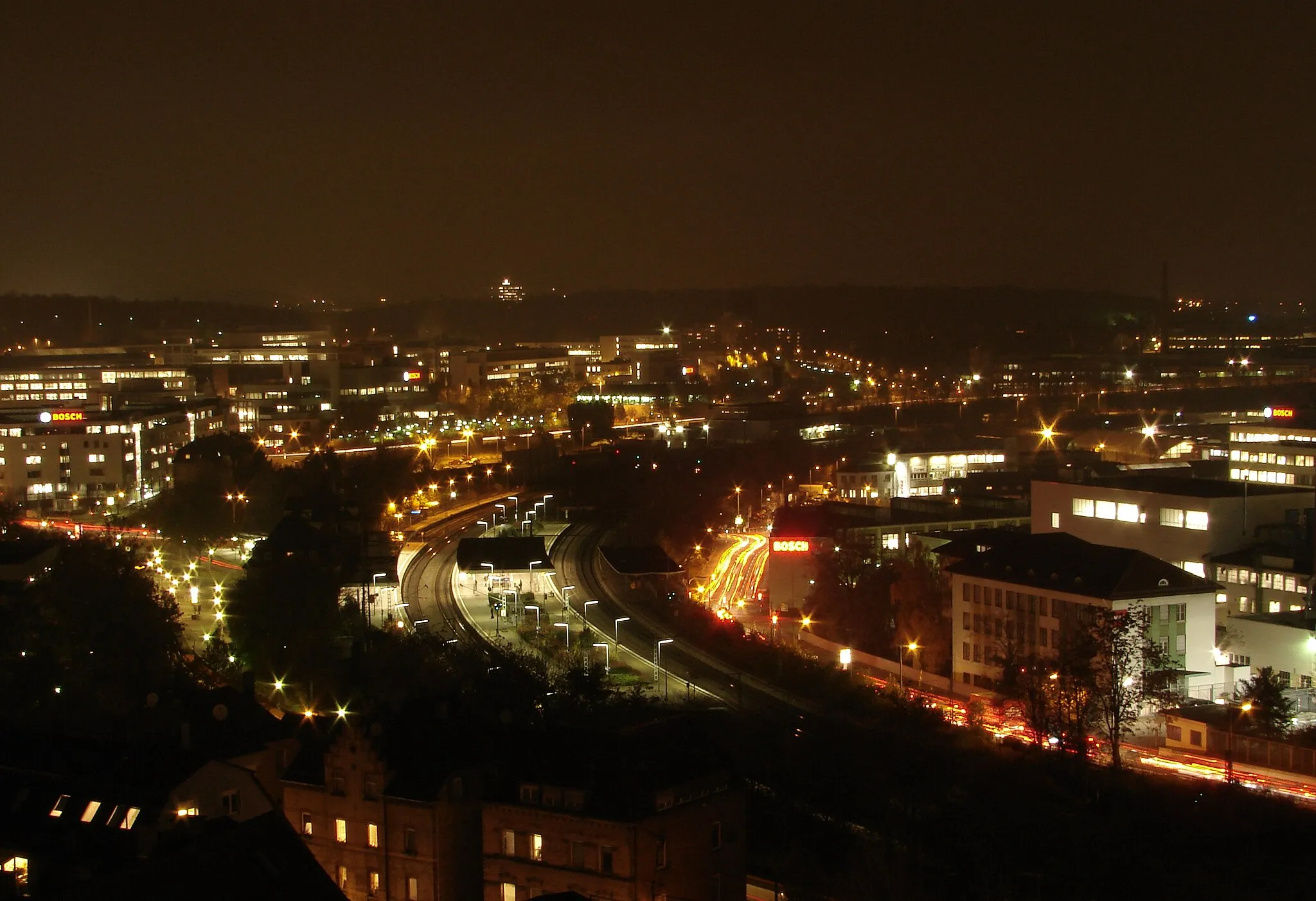 Photo showing: Stuttgart-Feuerbach; the railway station at night