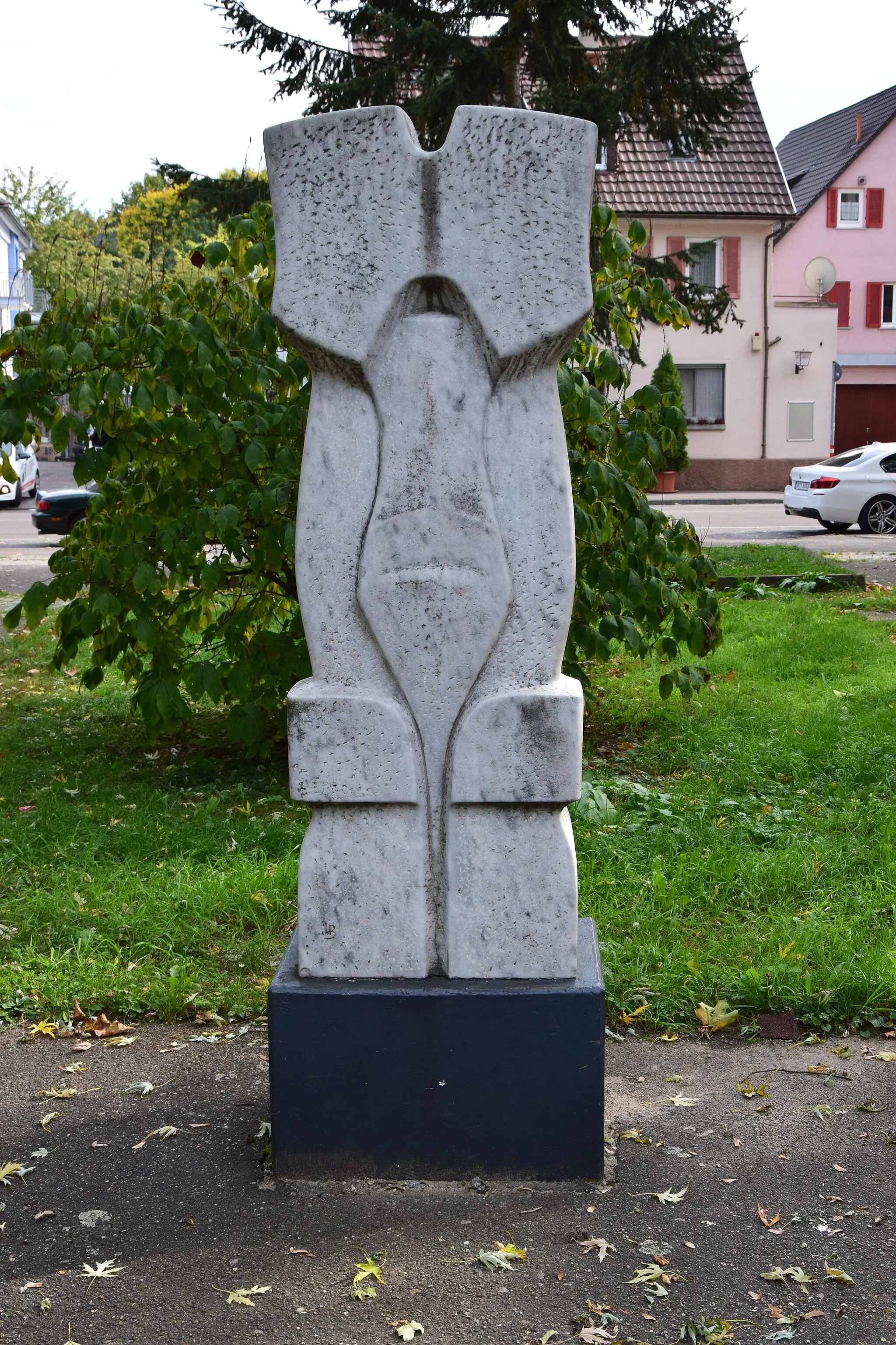 Photo showing: Skulptur "Mental" des Künstlers Hans Berweiler aus dem Jahr 1982, Marmor