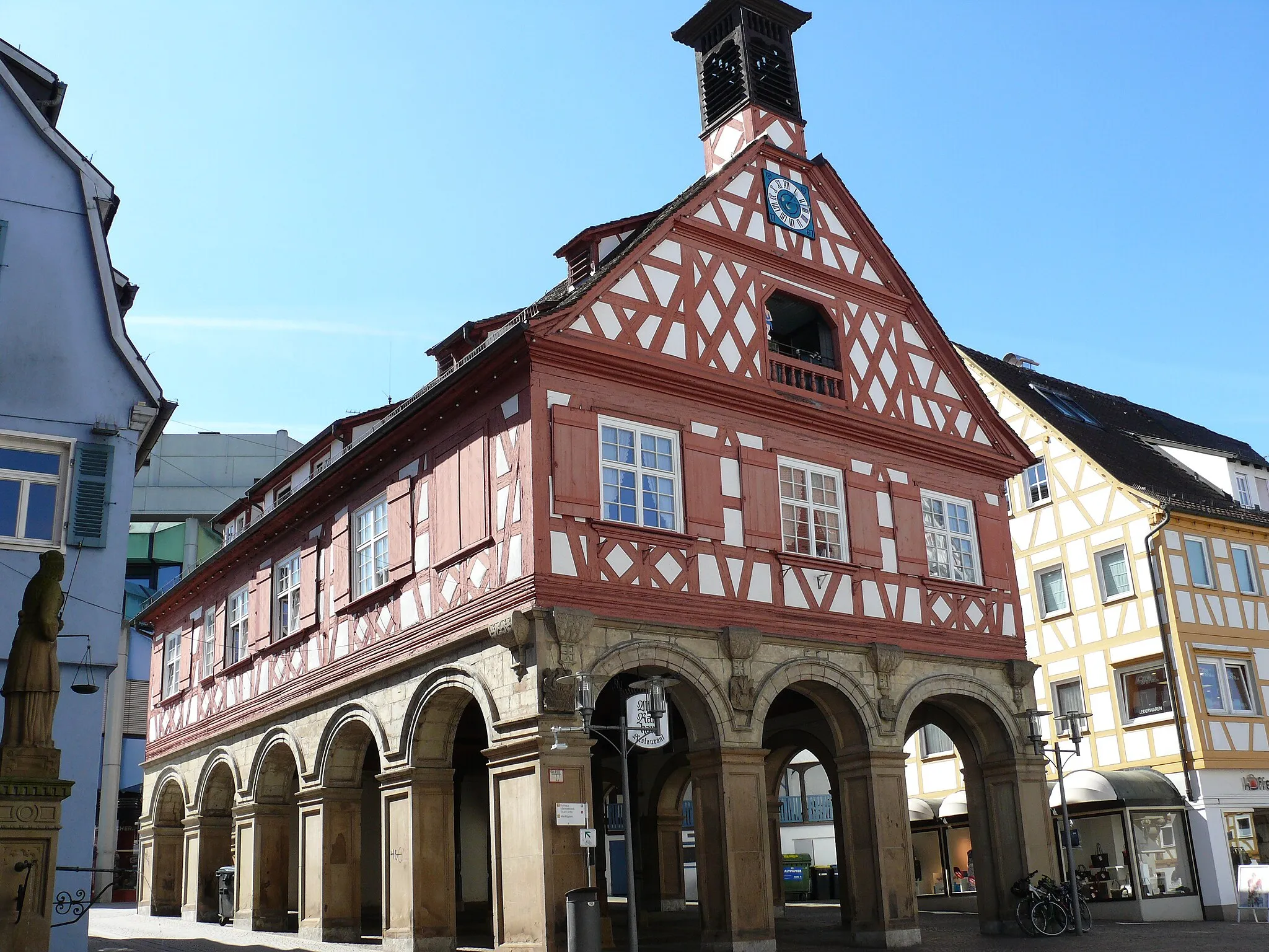Photo showing: Das Alte Rathaus auf dem Marktplatz in Waiblingen. Blick von Osten.