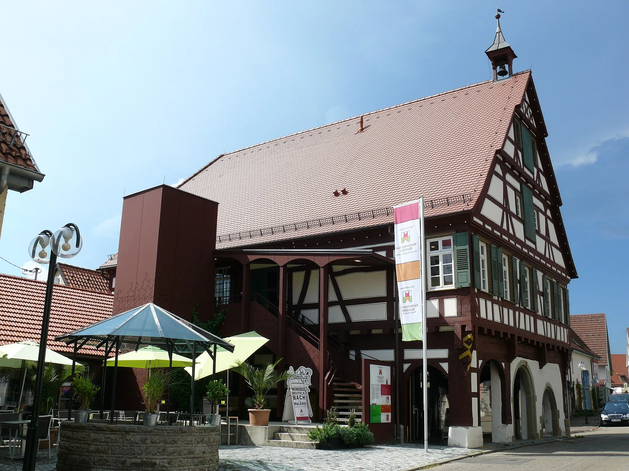 Photo showing: Das alte Rathaus in Weinstadt-Beutelsbach, das heutige Württemberg-Haus. Im Erdgeschoss befindet sich das Museum Bauernkrieg und im Obergeschoss das Museum Wiege Württembergs.