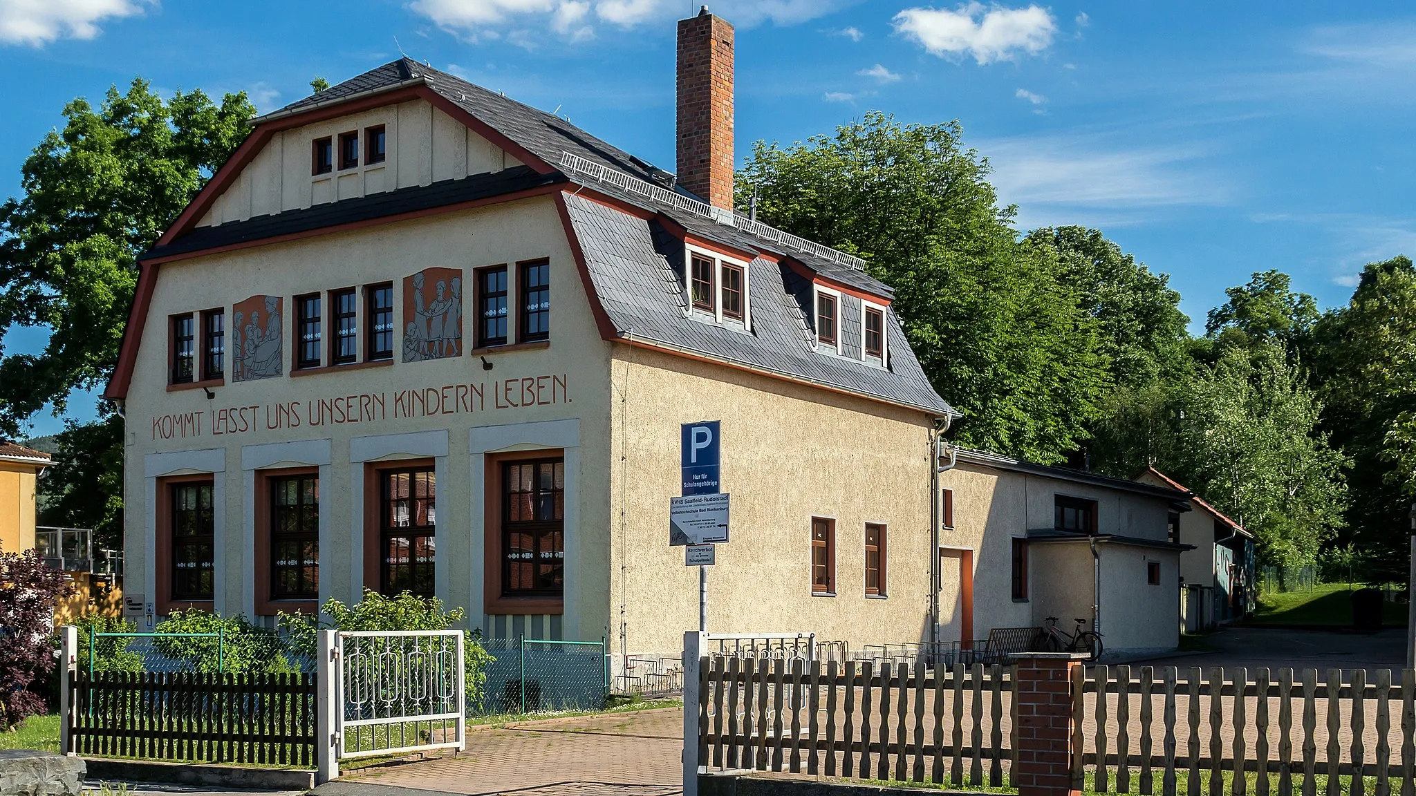 Photo showing: Denkmalgeschützter Kindergarten Fröbelhaus Bad Blankenburg Bähringstraße 6, gebaut auf Initiative von Eleonore Heerwart, Grundsteinlegung 28. Juni 1900, Einweihung 6. August 1908[1]