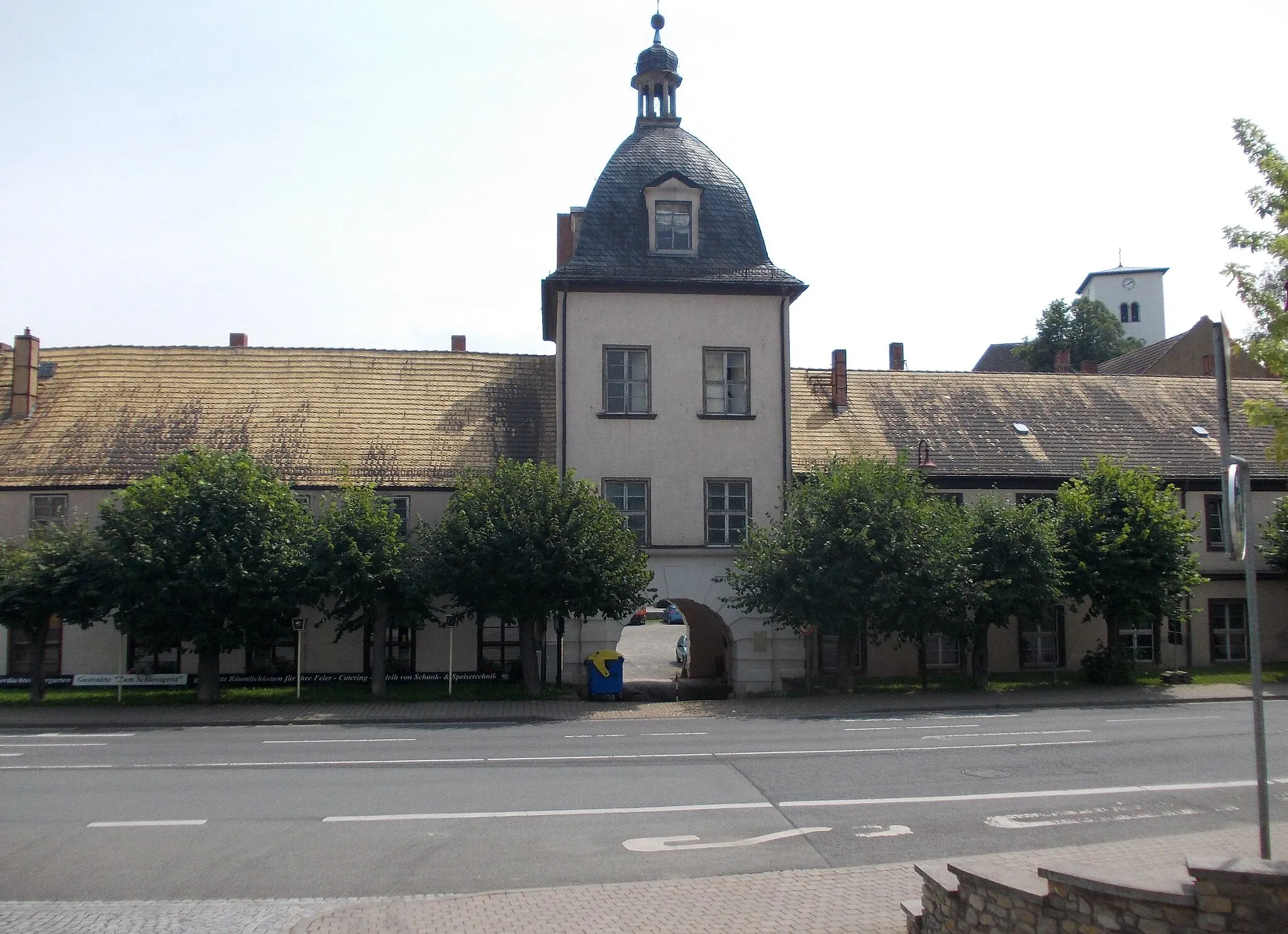 Photo showing: Gatehouse of the former castle in Bad Köstritz (Greiz district, Thuringia)