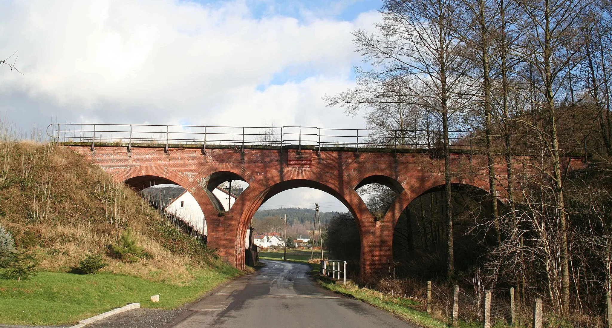 Photo showing: Viadukt bei Schwärzdorf/Föritz ehemalige Eisenbahnbrücke bei Schwärzdorf/Föritz (Landkreis Sonneberg), Bahnstrecke Sonneberg–Stockheim