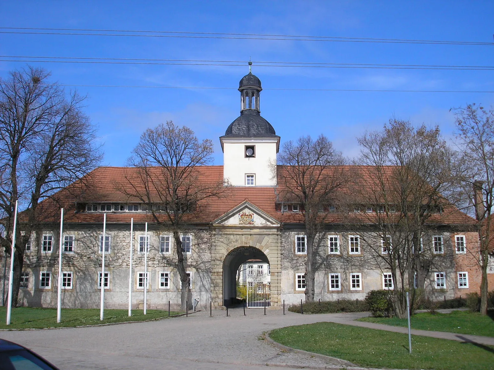 Photo showing: Das Eingangsgebäude der Schlossanlage in Gebesee (Thüringen).