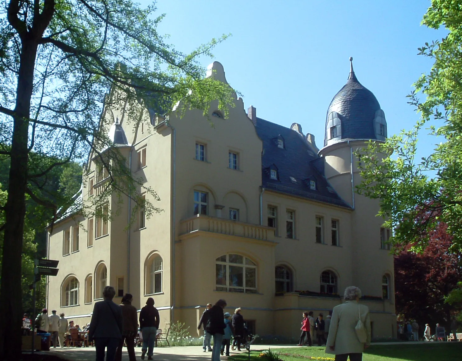 Photo showing: Villa Jahr at Tschaikowskistraße 39 in Gera, Germany; built in 1905/07 by architect Rudolf Schmidt; photographed during Bundesgartenschau 2007