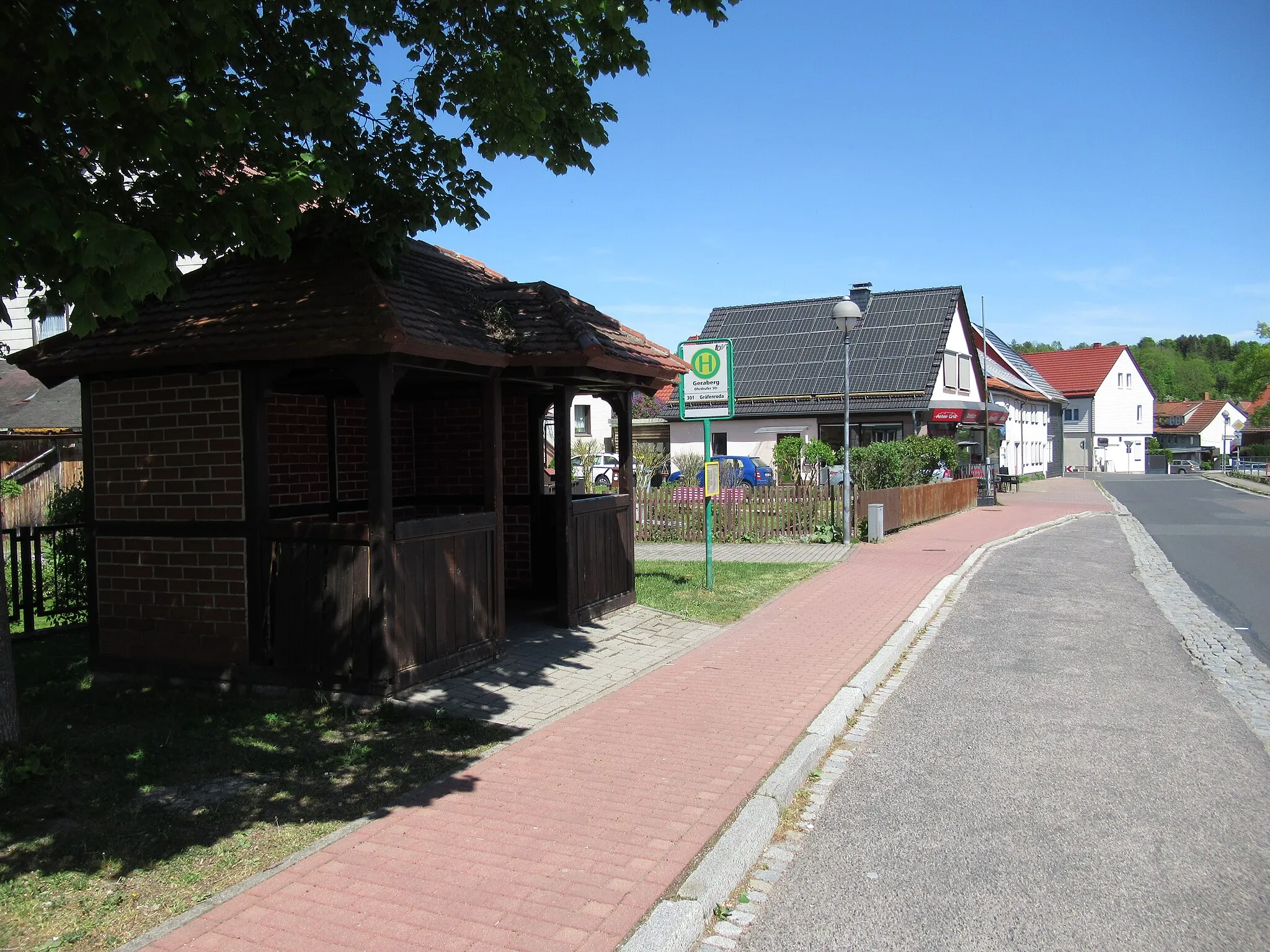 Photo showing: bushaltejo Geraberg, Ohrdrufer Straße