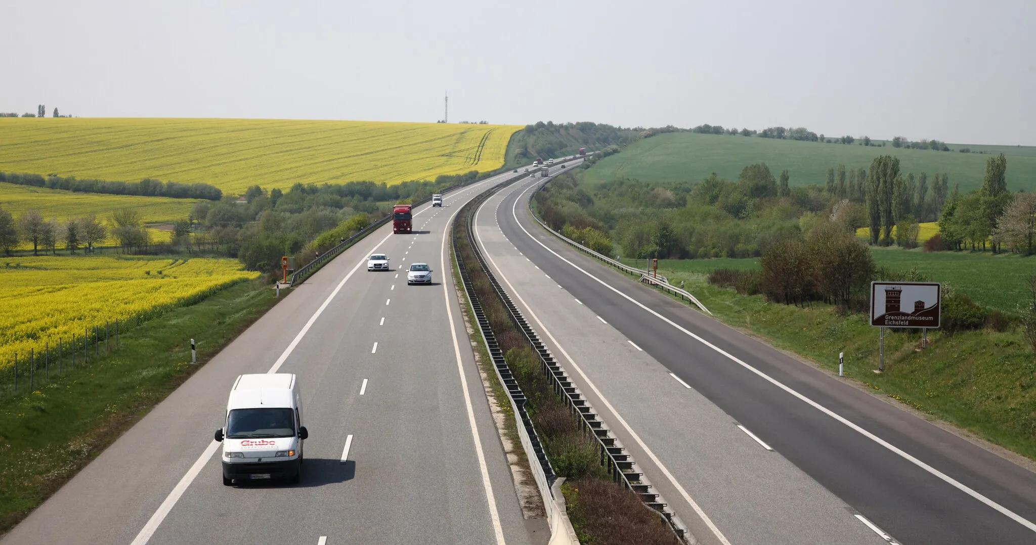 Photo showing: Die Autobahn A38 zwischen Kirchworbis und Gernrode
(Landkreis Eichsfeld in Thüringen).