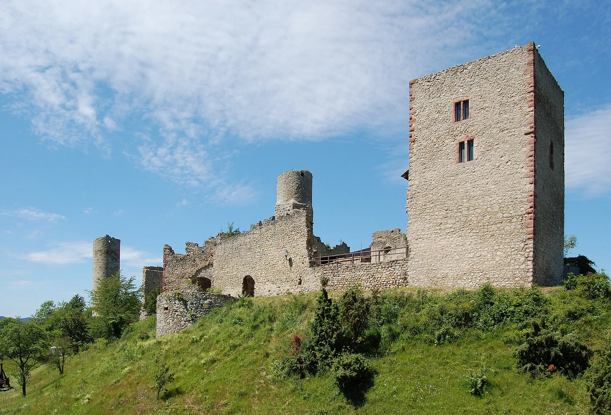 Photo showing: ruin Brandenburg, Thuringia, Germany: easter part
This image was edited with shiftN.