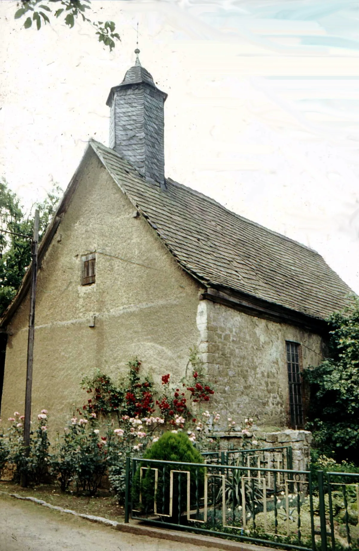 Photo showing: Evangelische Kirche von Goldbach bei Liebstedt, 1977