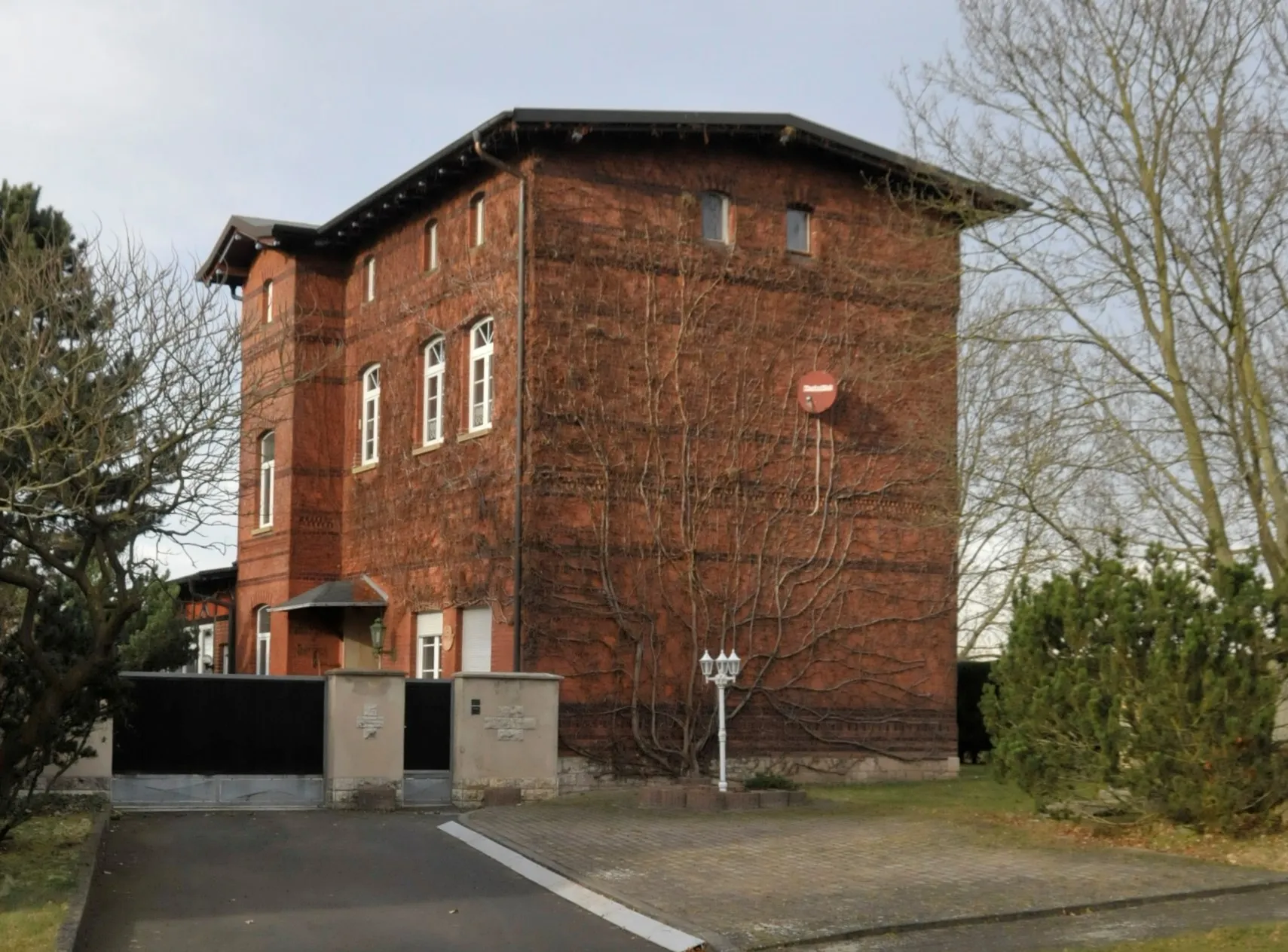 Photo showing: Goldbach, altes Bahnhofsgebäude