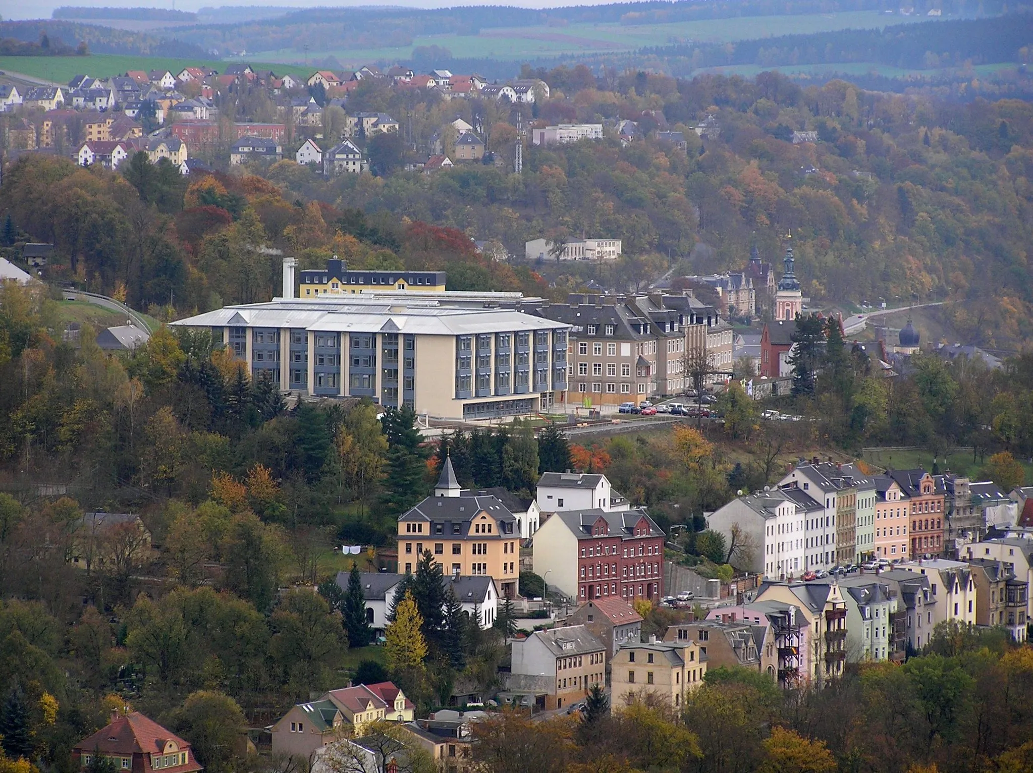 Photo showing: Blick vom "Weißen Kreuz" in Richtung KKH Klinikum Greiz, Deutschland