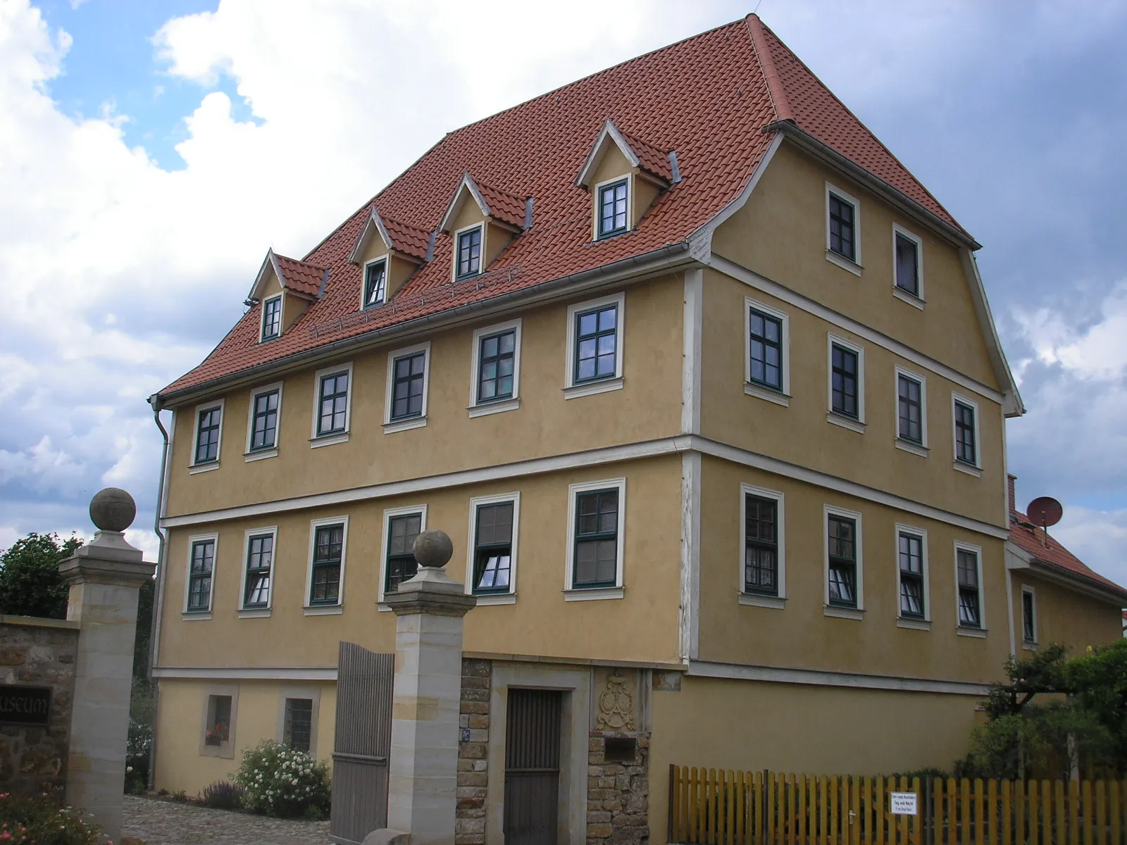 Photo showing: Das Pfarrhaus von Ichtershausen (Thüringen).