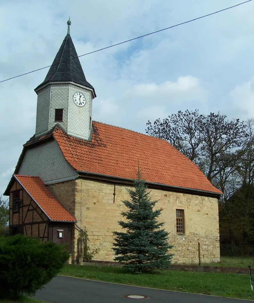 Photo showing: The church in Uetteroda village.