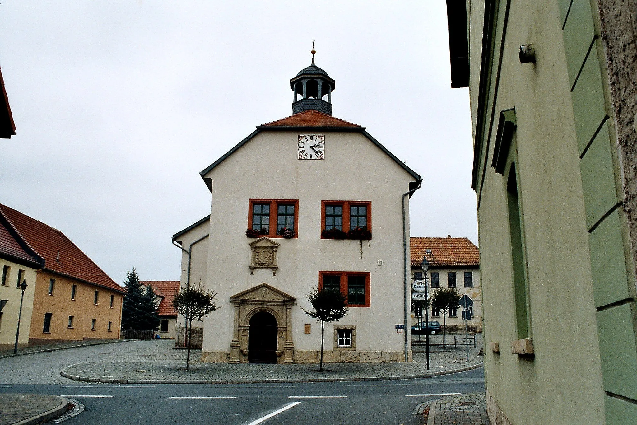 Photo showing: Magdala, the townhall and the townsquare