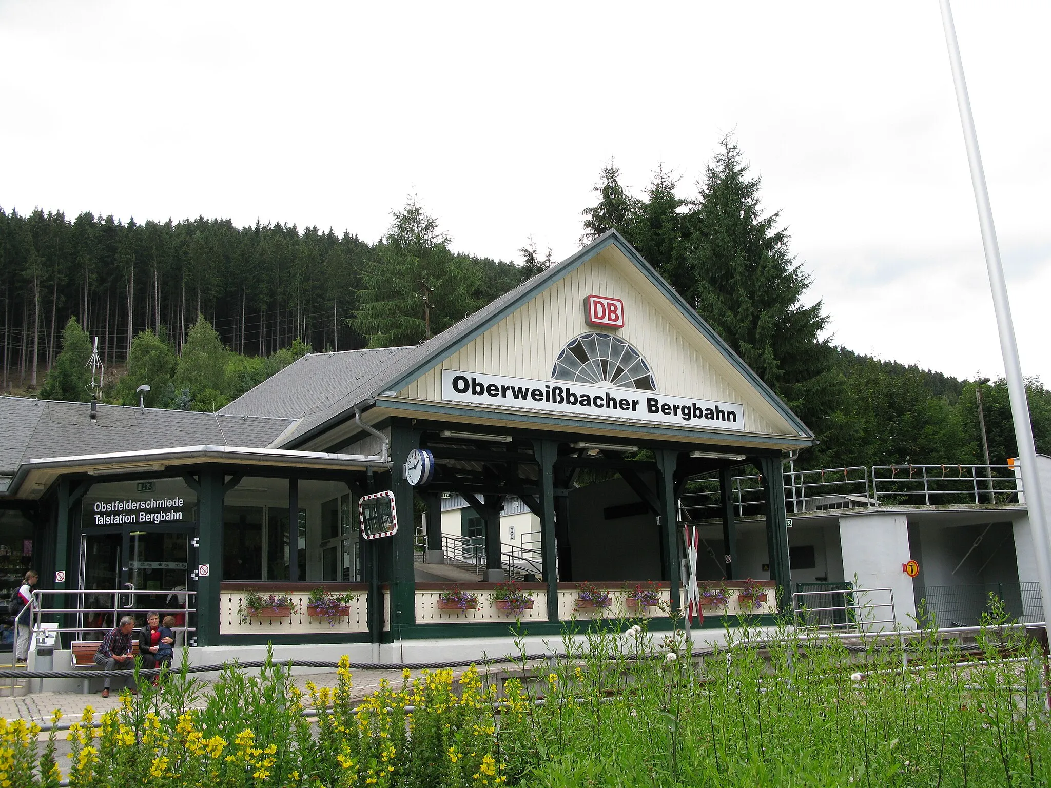 Photo showing: Obstfelderschmiede: Talstation der Oberweißbacher Bergbahn sowie Haltepunkt der Schwarzatalbahn