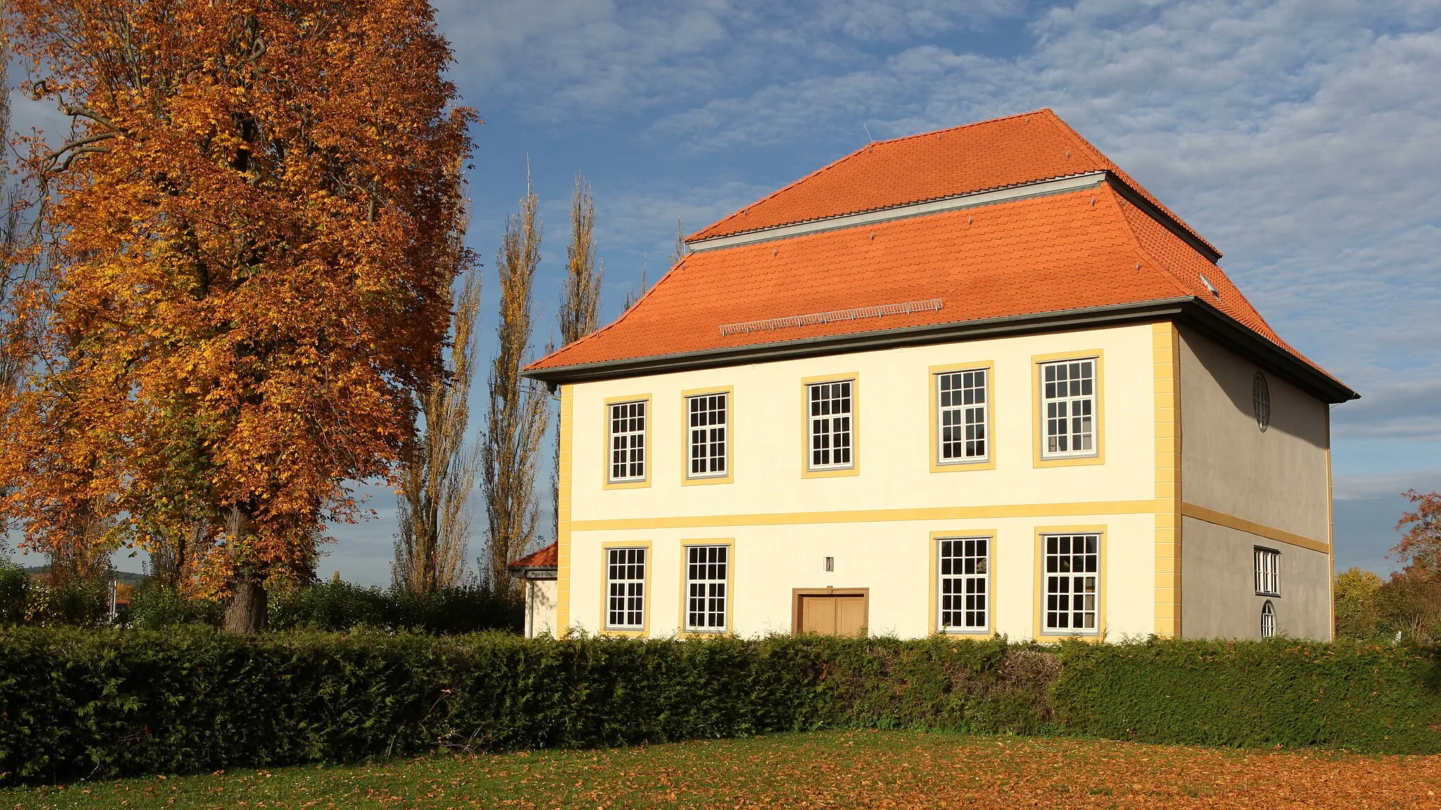 Photo showing: Römhild-Friedhofskrche