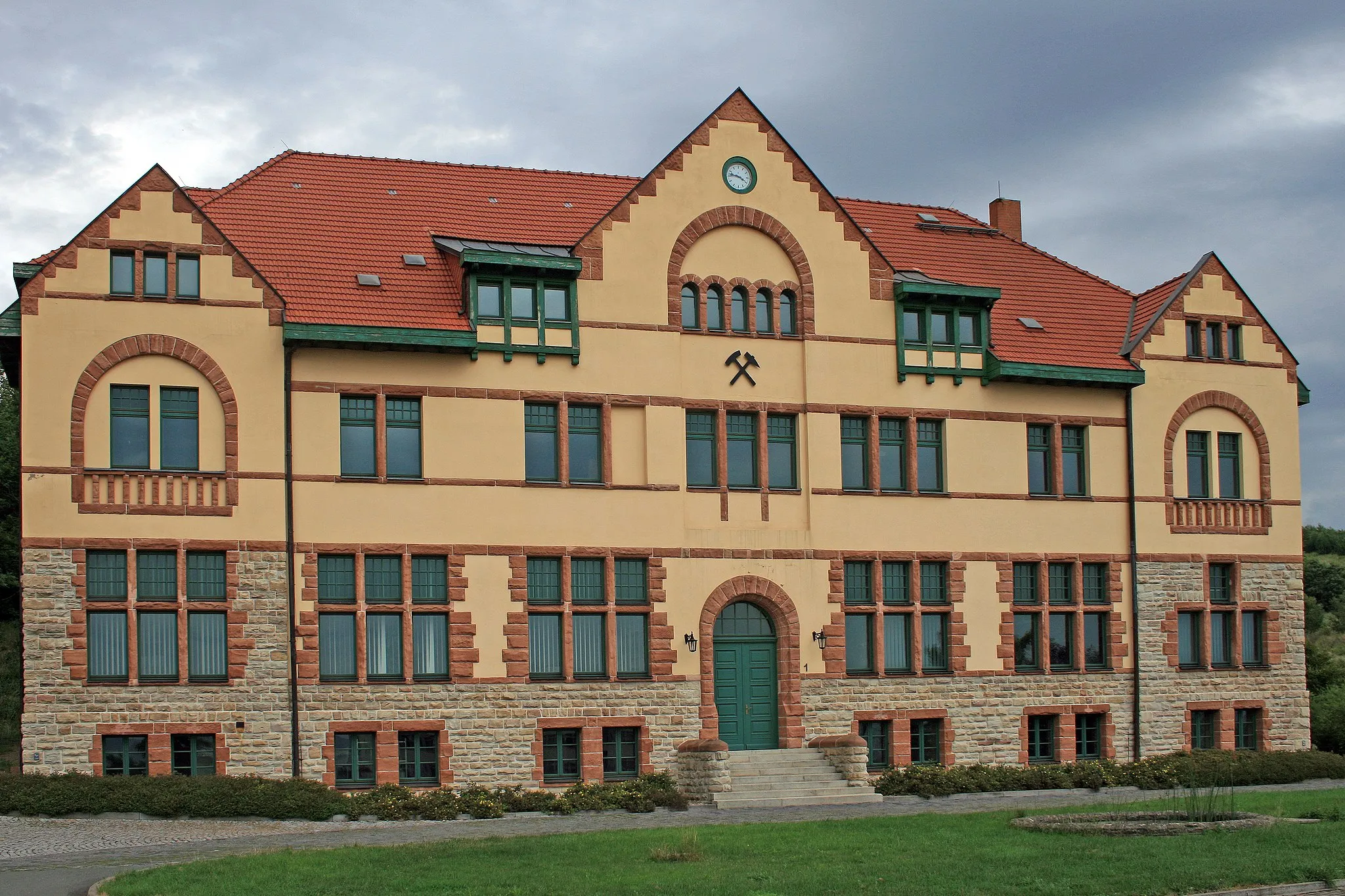 Photo showing: Ehemaliges Verwaltungsgebäude des Kaliwerk "Heinrich Rau" in Roßleben