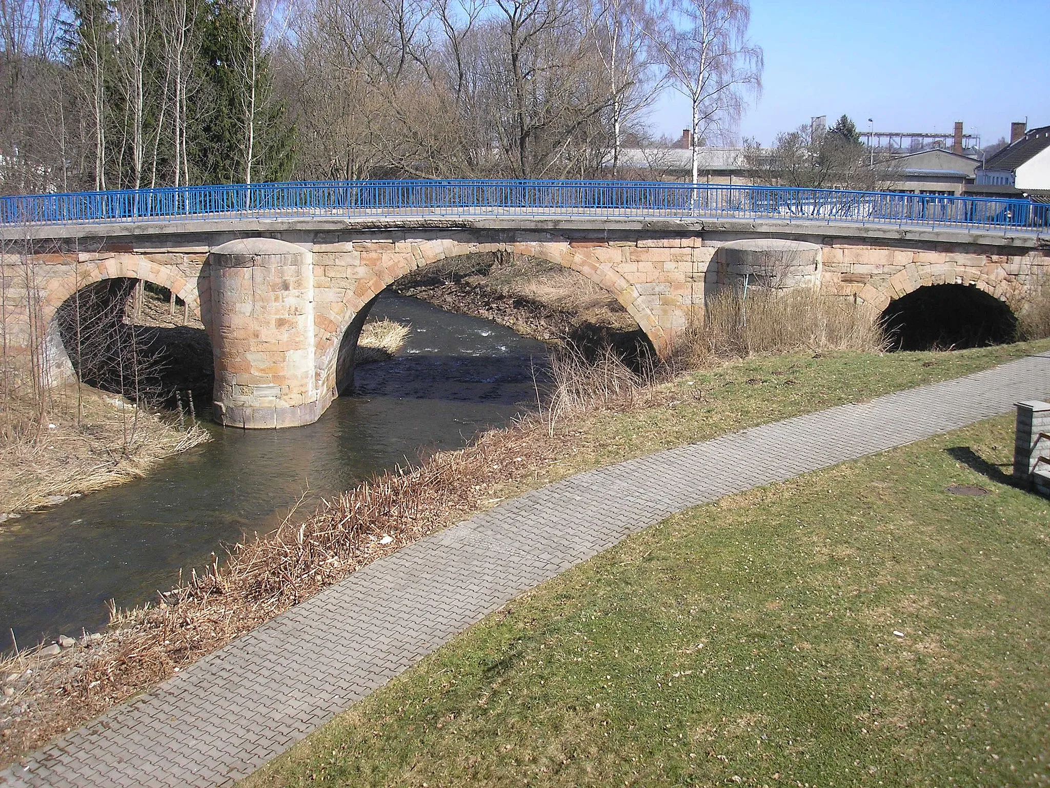 Photo showing: Eine alte Brücke über die Sprotte in Schmölln (Thüringen).