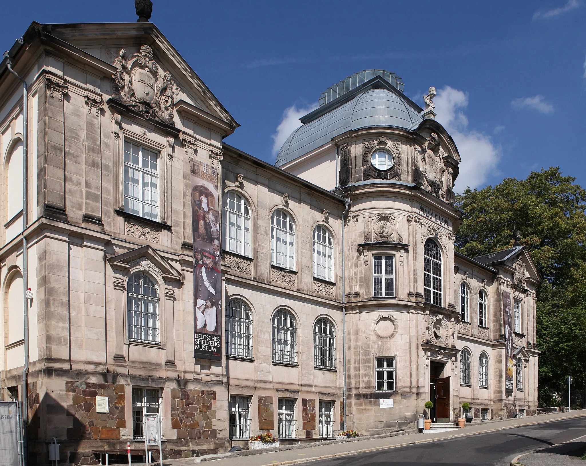 Photo showing: Deutsches Spielzeugmuseum, neubarocker Massivbau mit Walmdach, 1899-1901, von Albert Schmidt, Sonneberg, Beethovenstraße 10