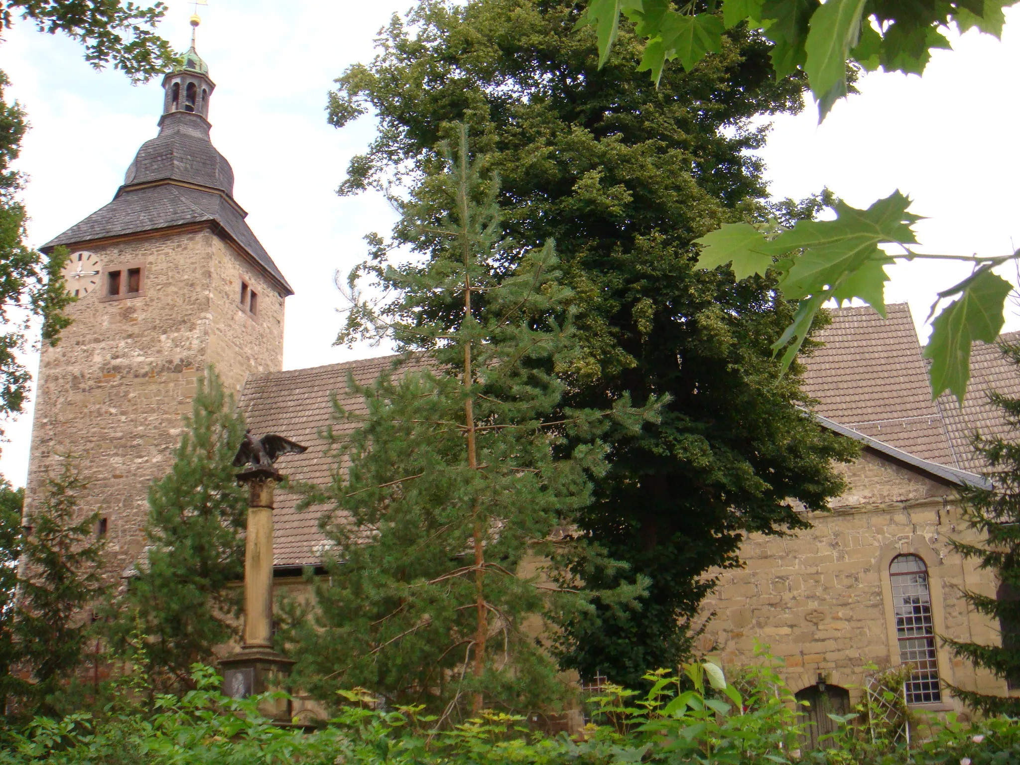 Photo showing: Evangelische Kirche Straußfurt