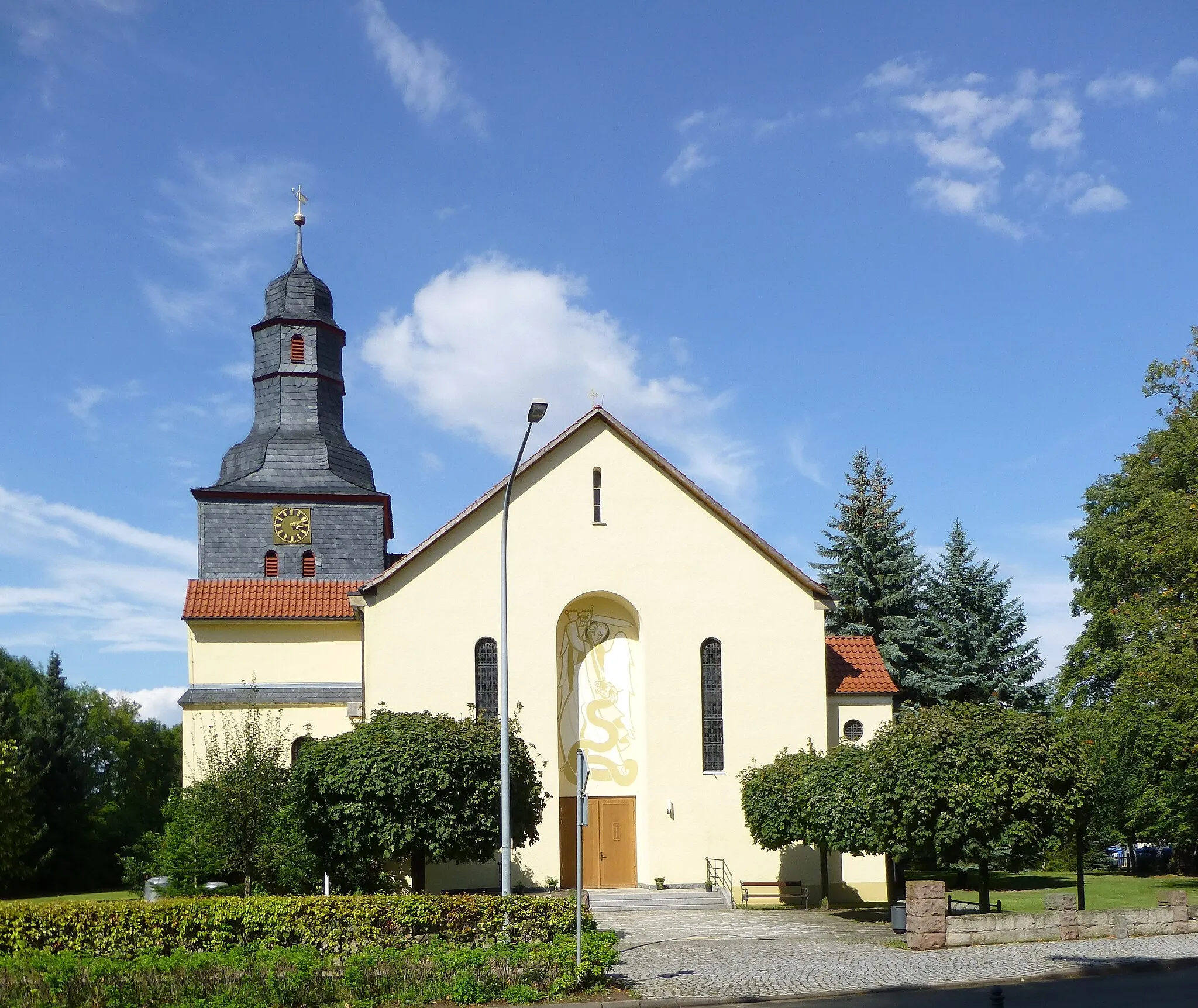 Photo showing: Kath, Kirche St. Andreas in Teistungen, erbaut 1933 unter Dechant Franz Arend, Turm älter.