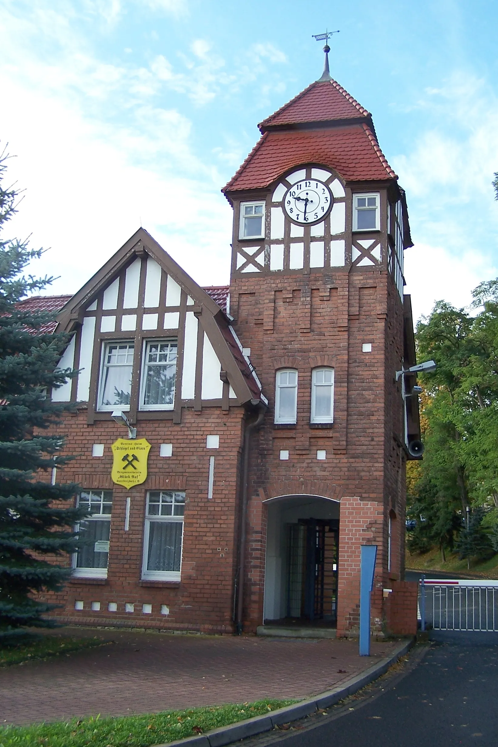 Photo showing: Das Vereinsheim der Bergarbeiter in Unterbreizbach.