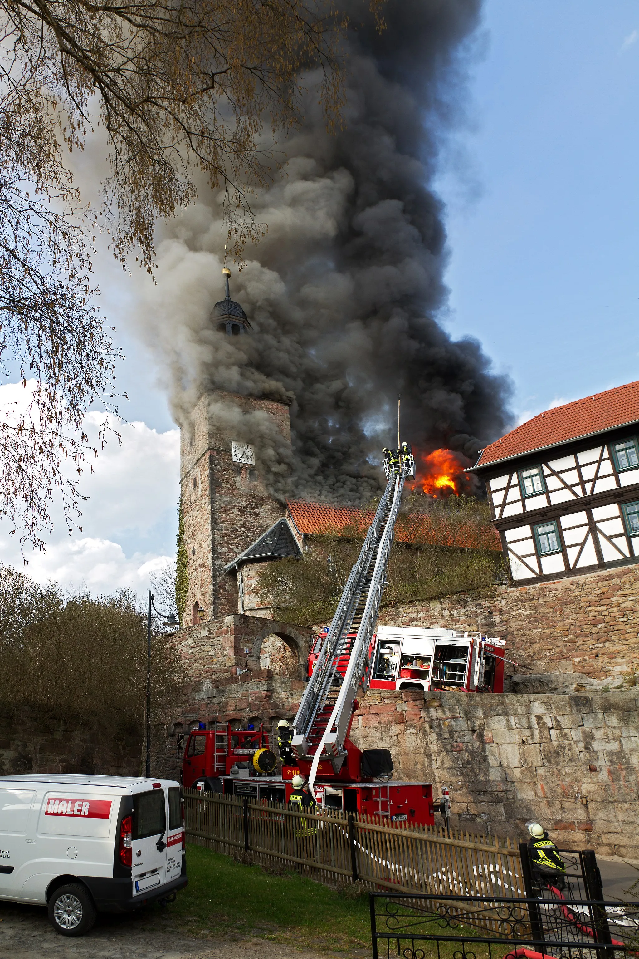 Photo showing: Der Abbrand der Kirchenburg Walldorf am 3. 4. 2012