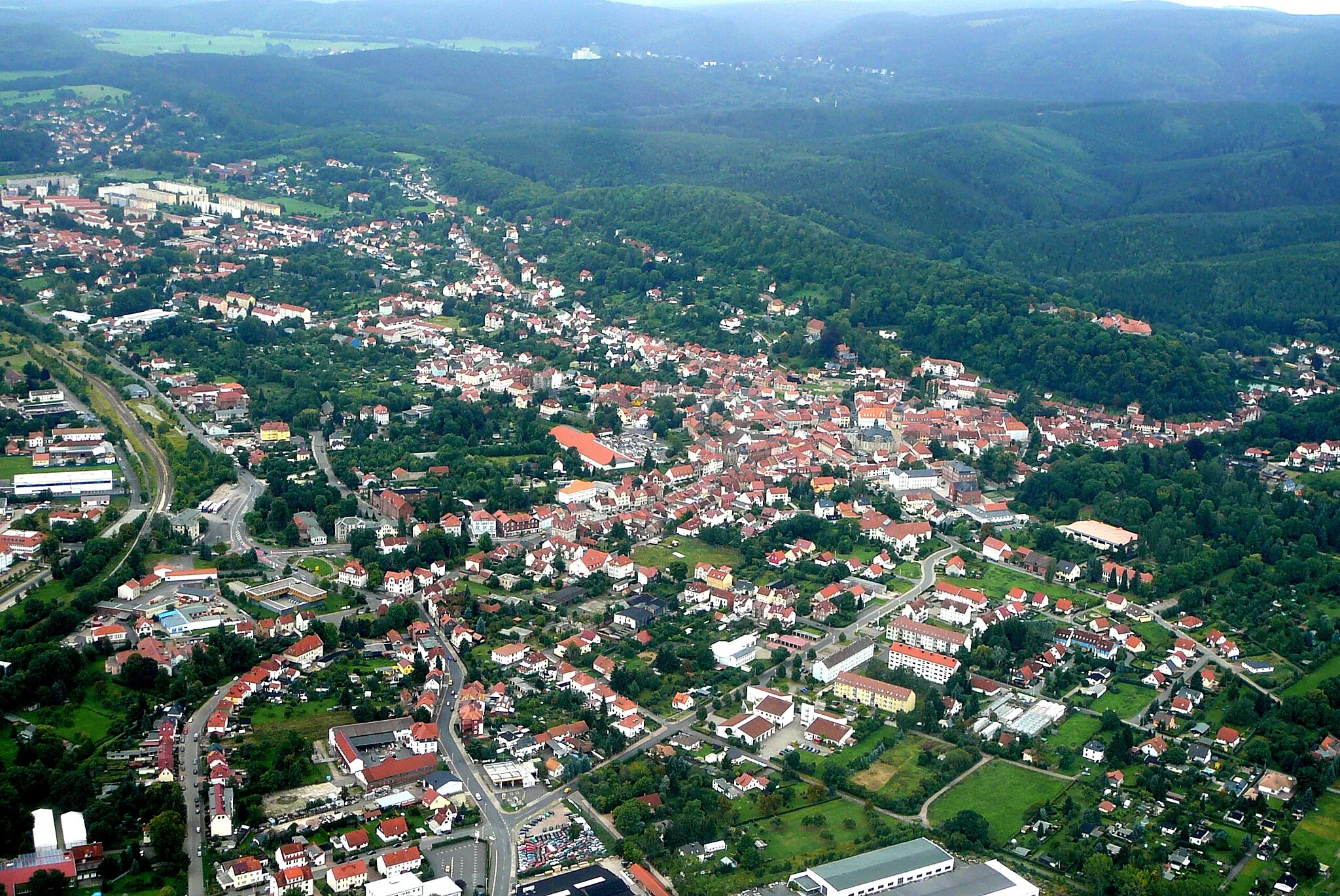 Photo showing: Aerial view of the town of Waltershausen, Germany.