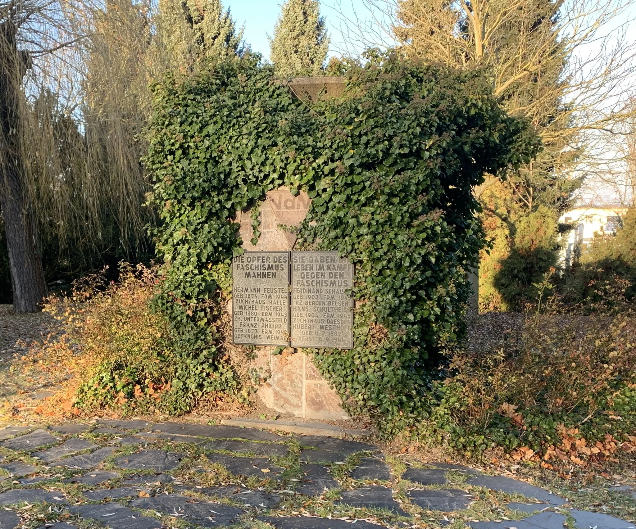 Photo showing: VdN Denkmal in Zeulenroda am Lohweg