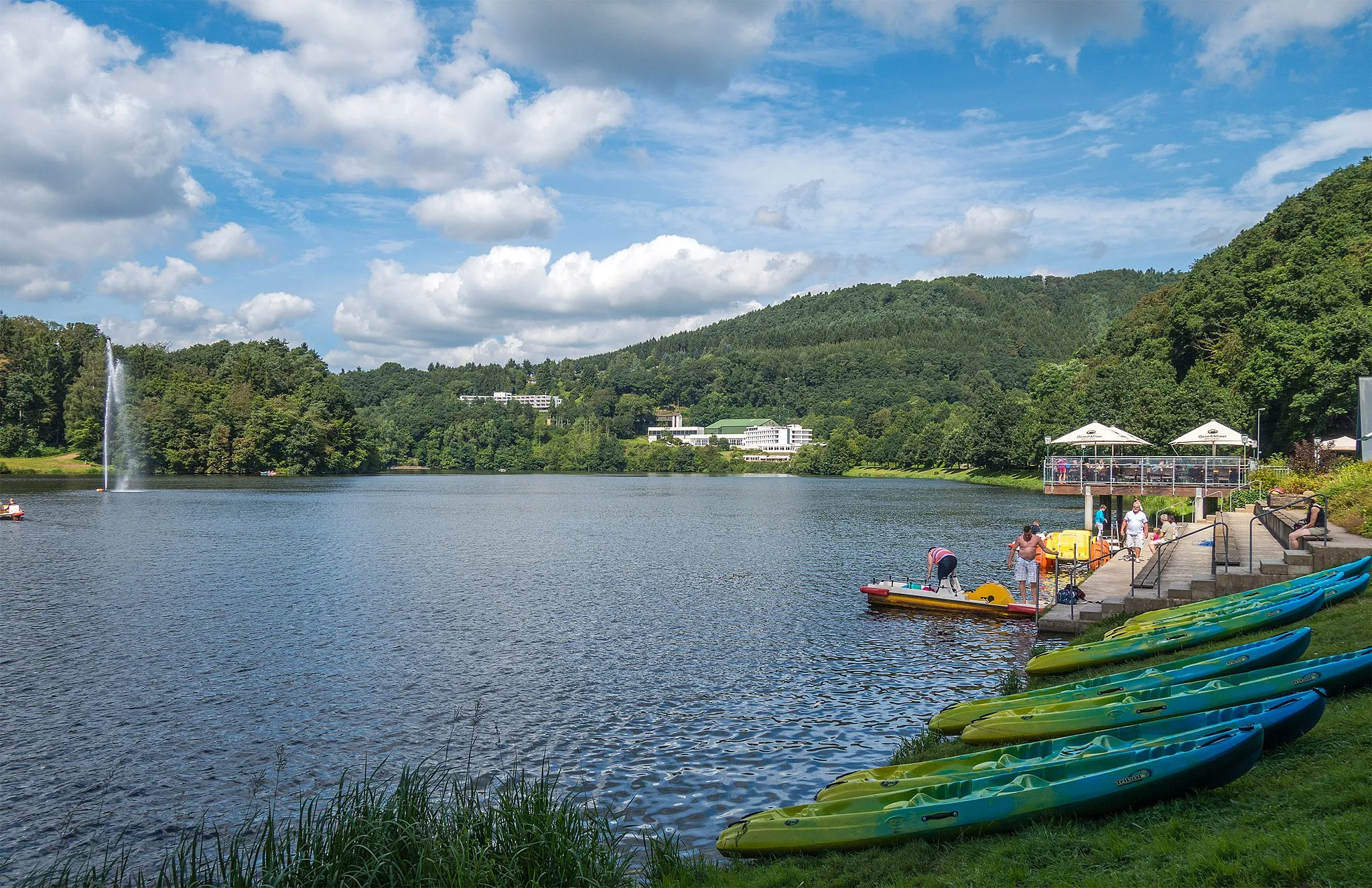 Photo showing: View on the barrier lake Bitburg at the landing stage of Biersdorf