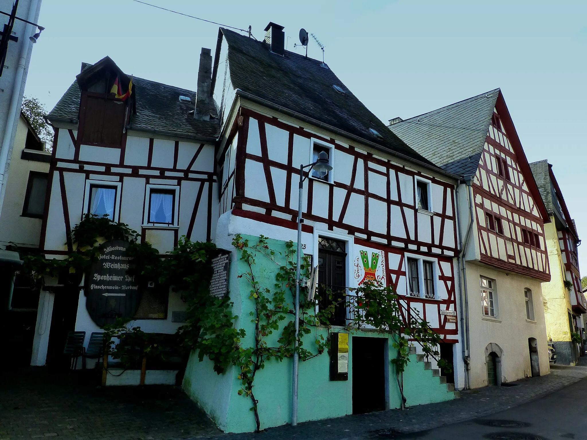 Photo showing: Enkirch – Fachwerkhäuser in der Sponheimer Straße